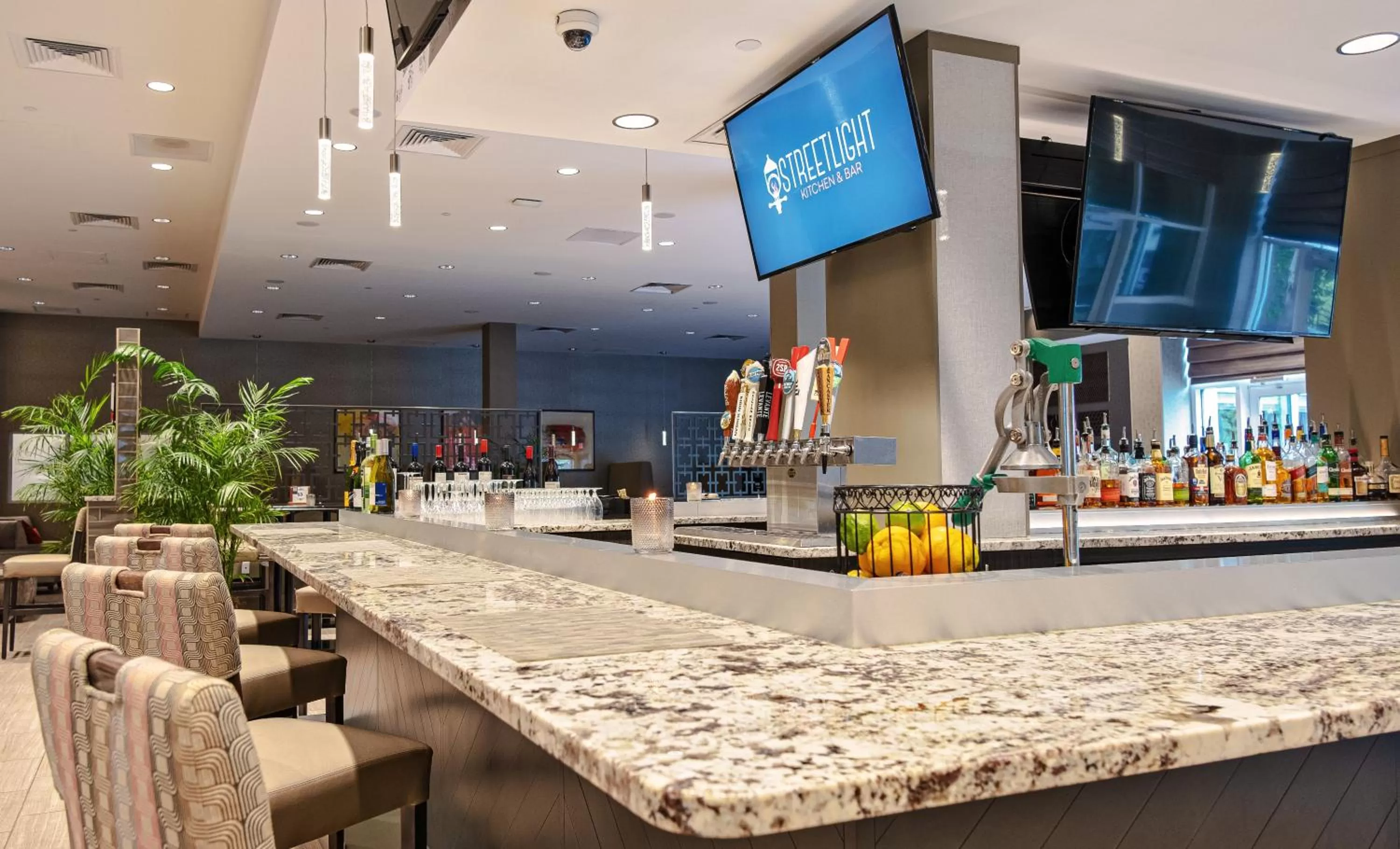 Restaurant/places to eat in Holiday Inn & Suites Philadelphia W - Drexel Hill by IHG