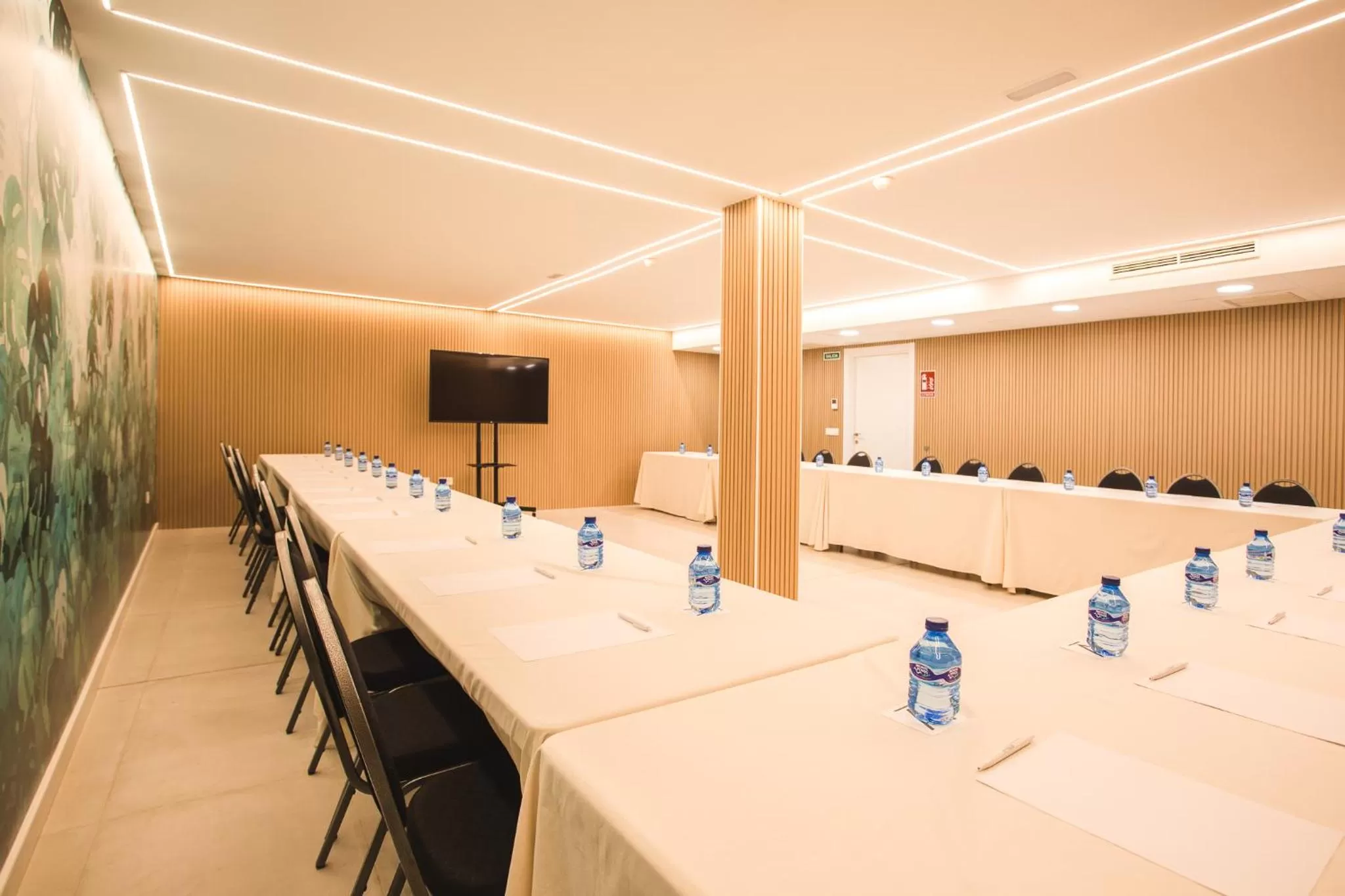 Business facilities in DWO Ábaster