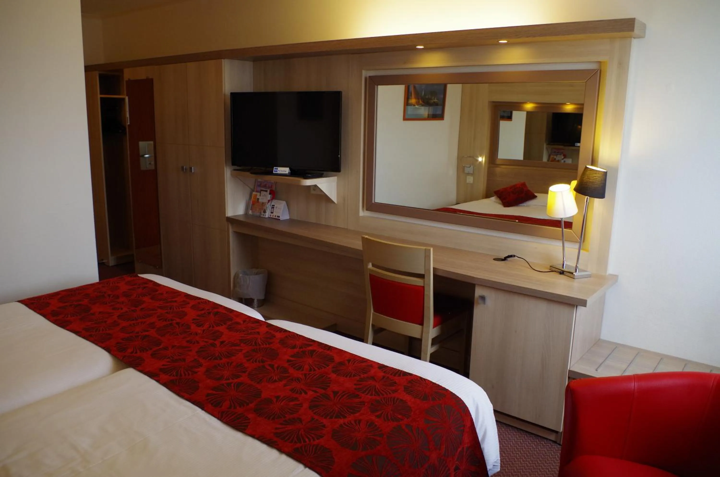 Bed in The Originals Boutique, Hôtel Aquilon, Saint-Nazaire