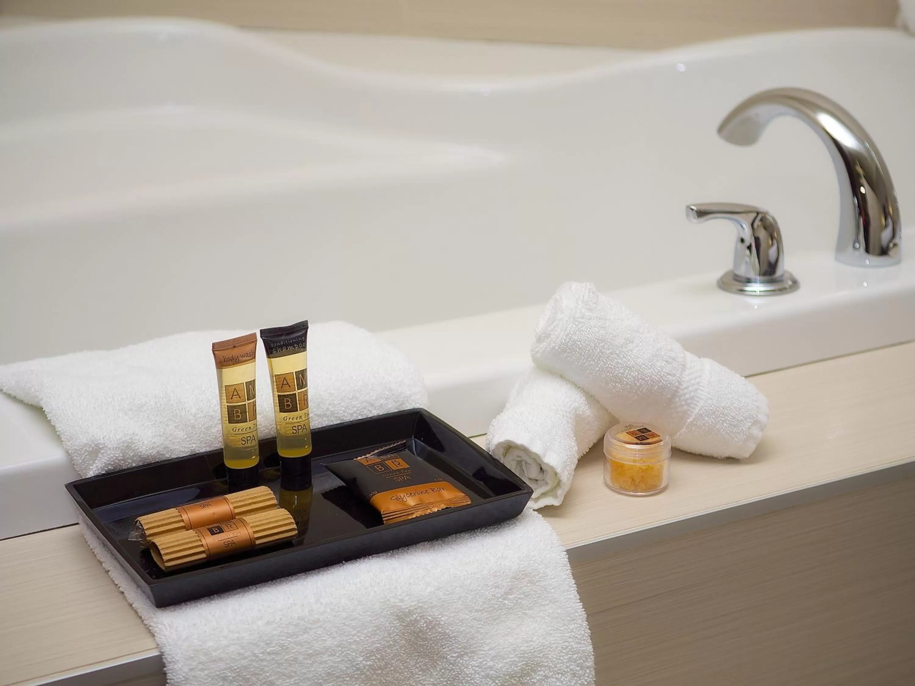 Bath in The Kanata by BCMInns Blairmore