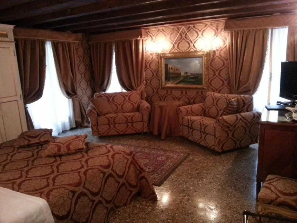 Photo of the whole room in Hotel Palazzo Abadessa