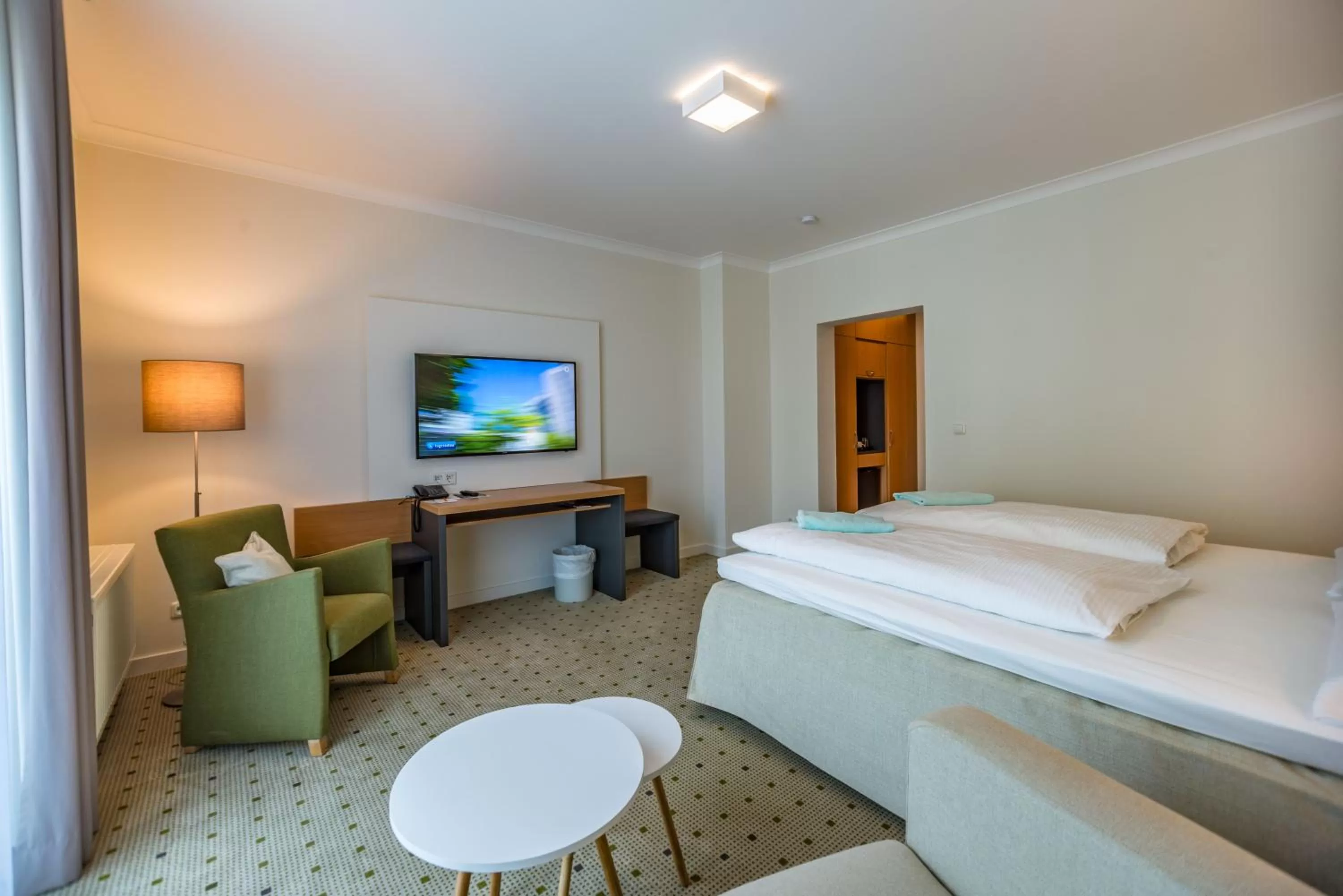 Living room, Bed in Am Weststrand Aparthotel Kühlungsborn