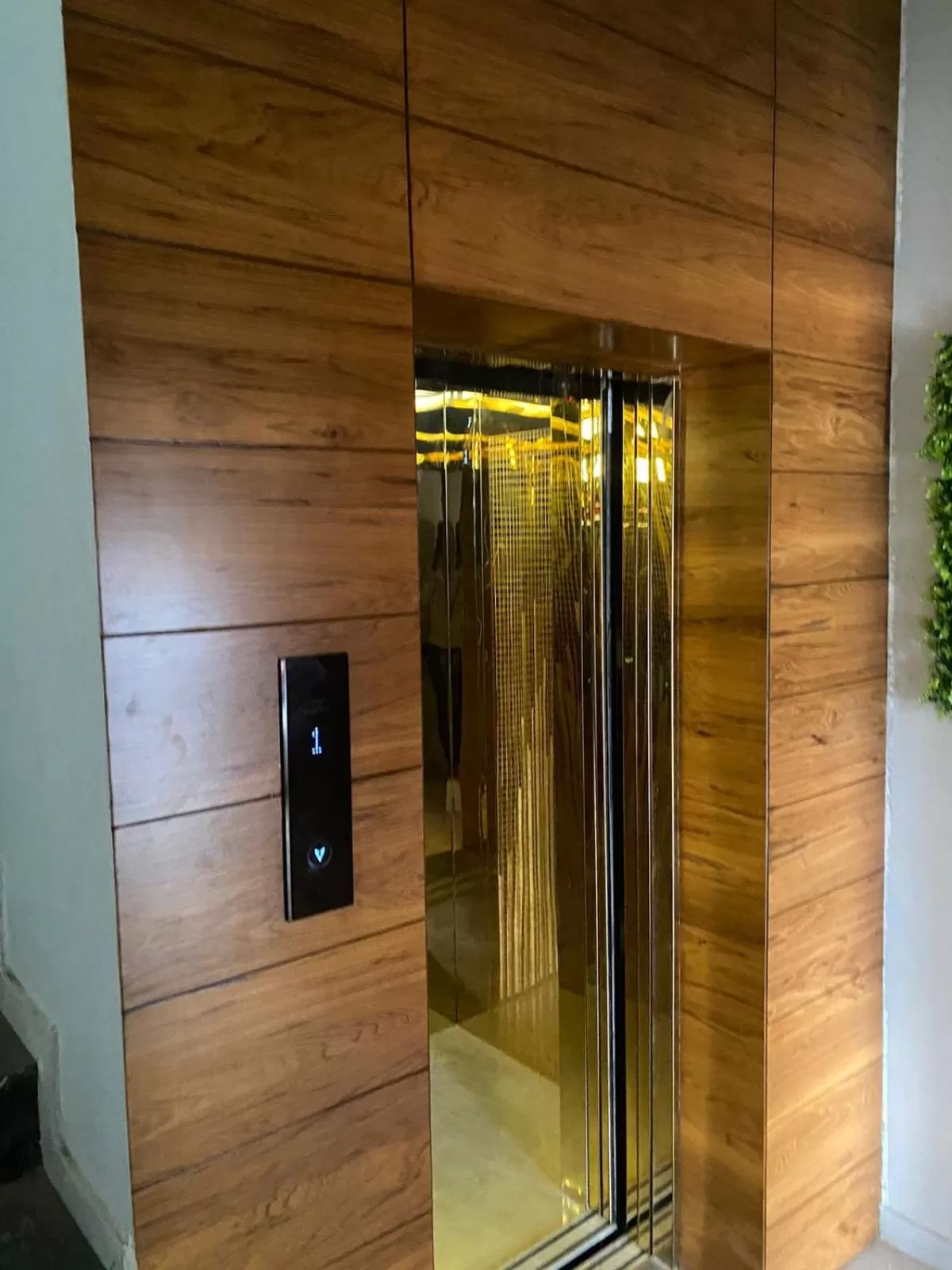 elevator in Hotel Jurkis, Kolhapur