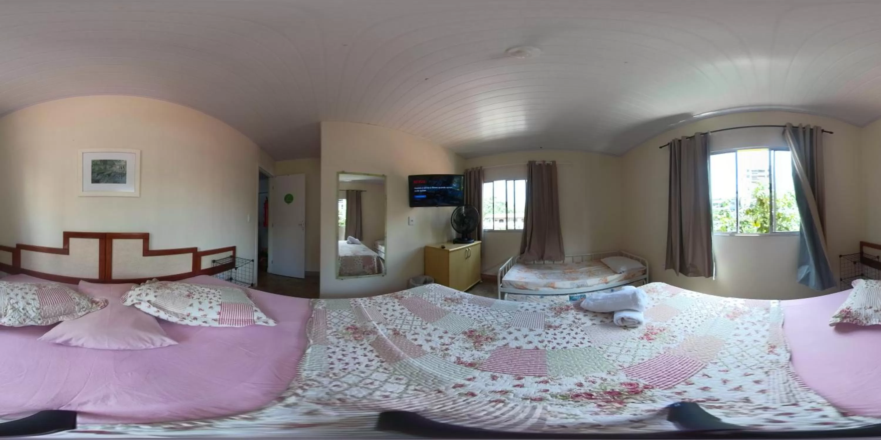 Photo of the whole room, Bed in A Casa Morro do Moreno