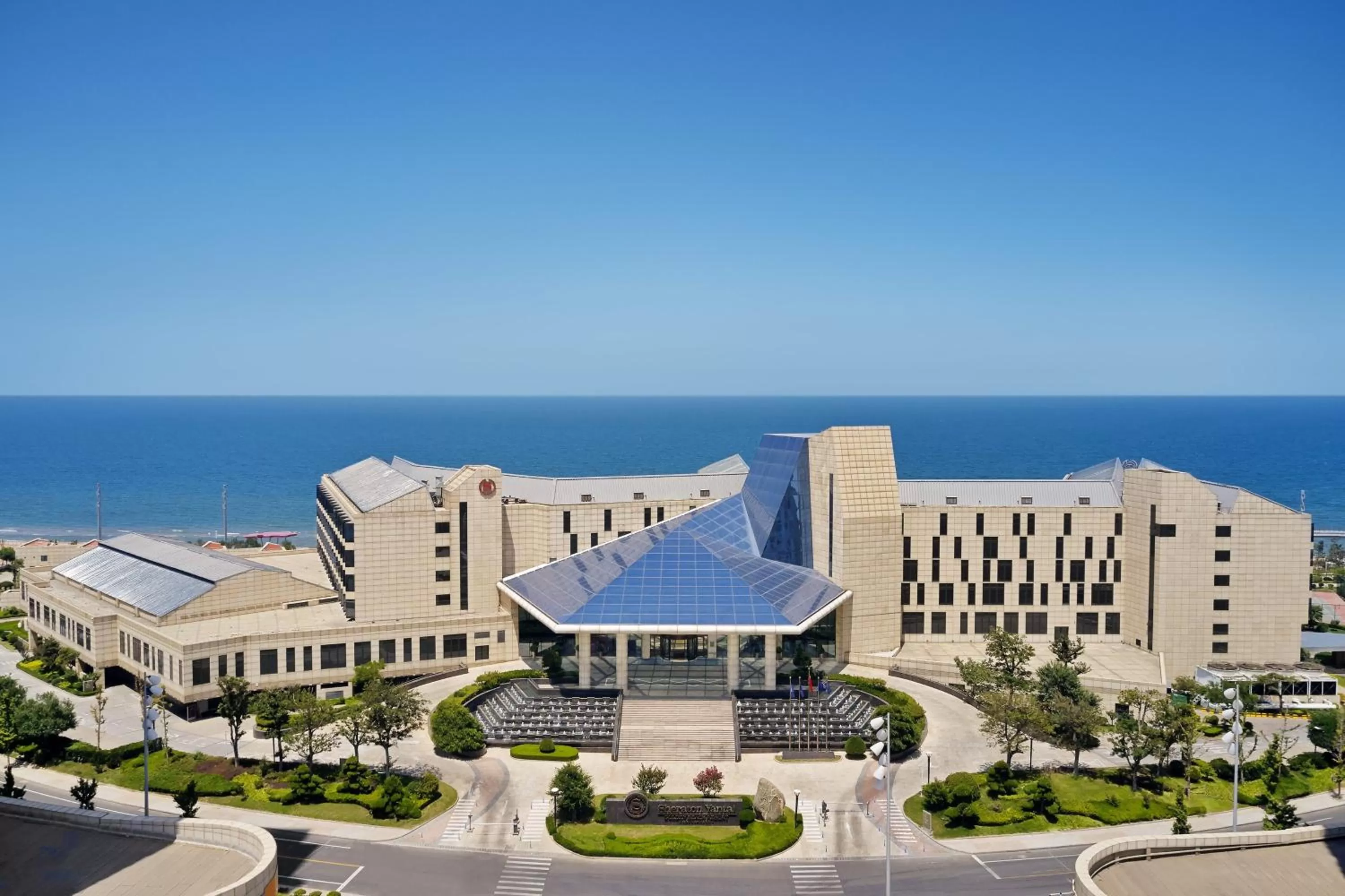 Property building in Sheraton Yantai Golden Beach Resort