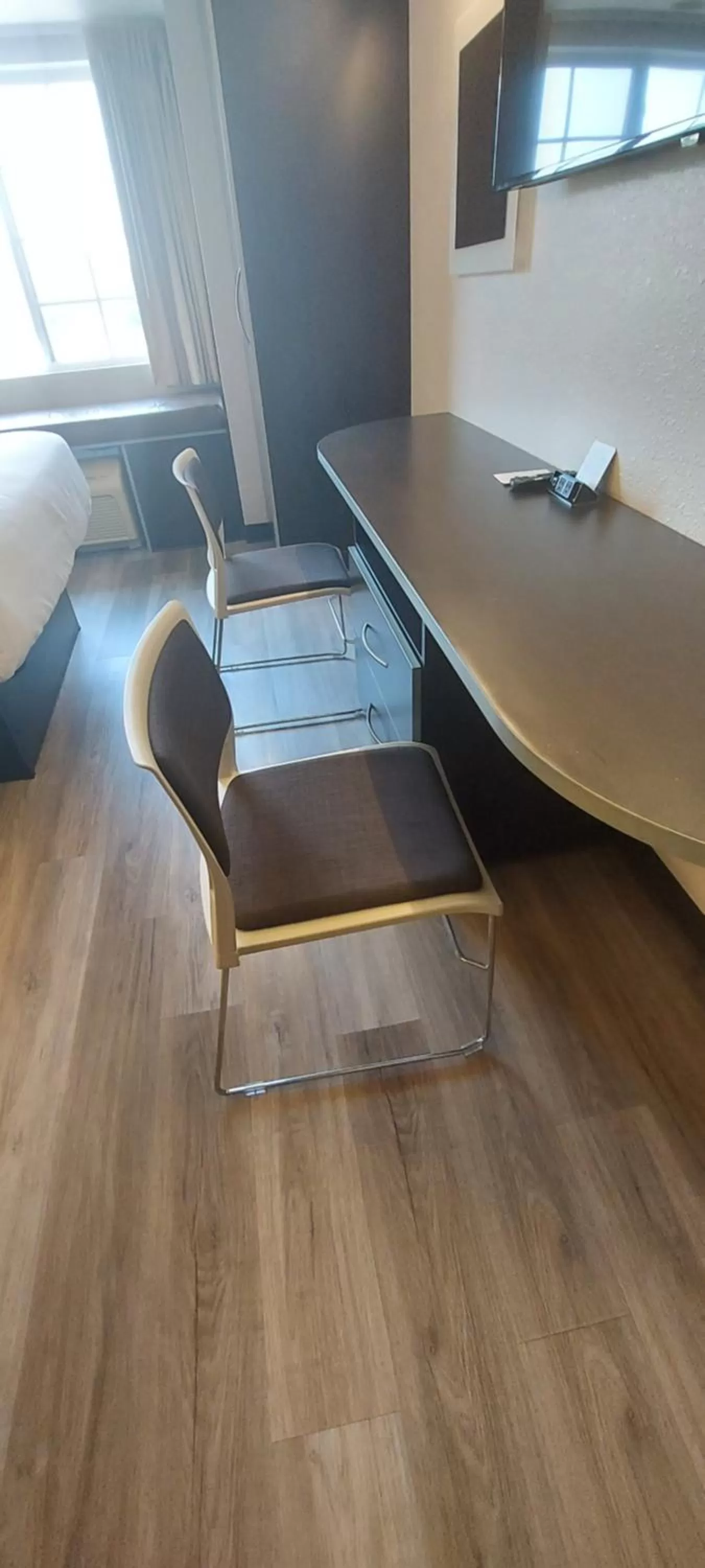 Seating area, Bed in Microtel Inn & Suites by Wyndham Hoover/Birmingham