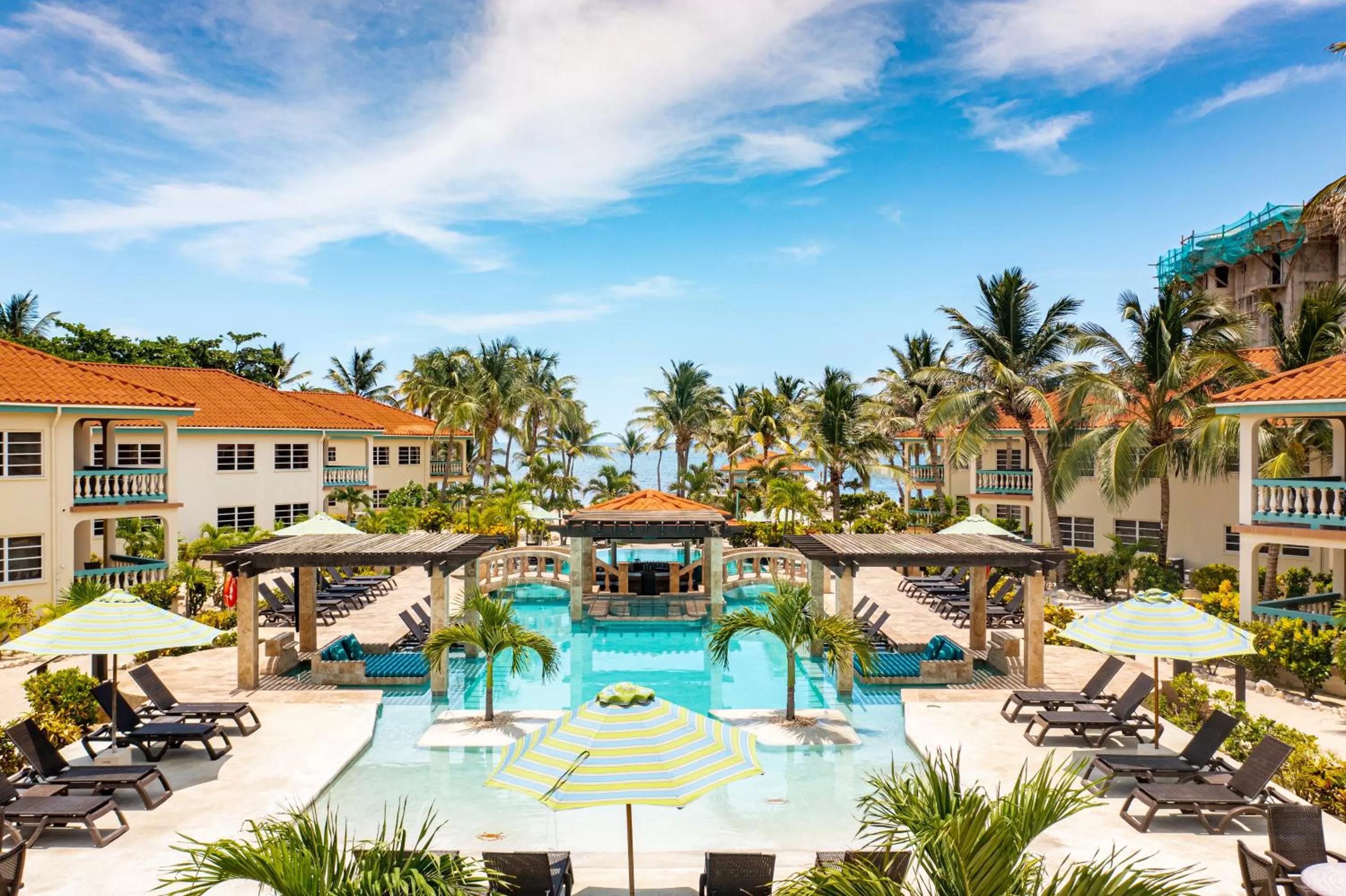Swimming pool in Belizean Shores Resort