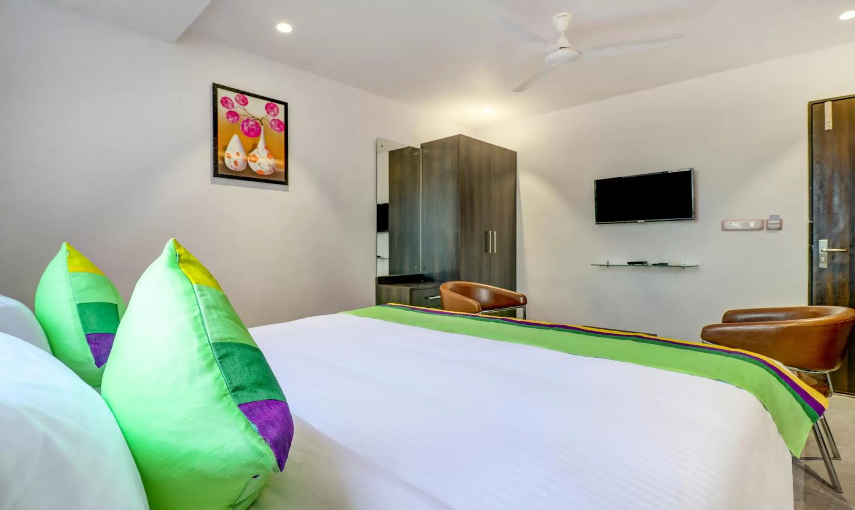 Standard Double Room - single occupancy in Treebo Trend Siesta Muralinagar Standard Double Room - single occupancy in Treebo Trend Siesta Muralinagar