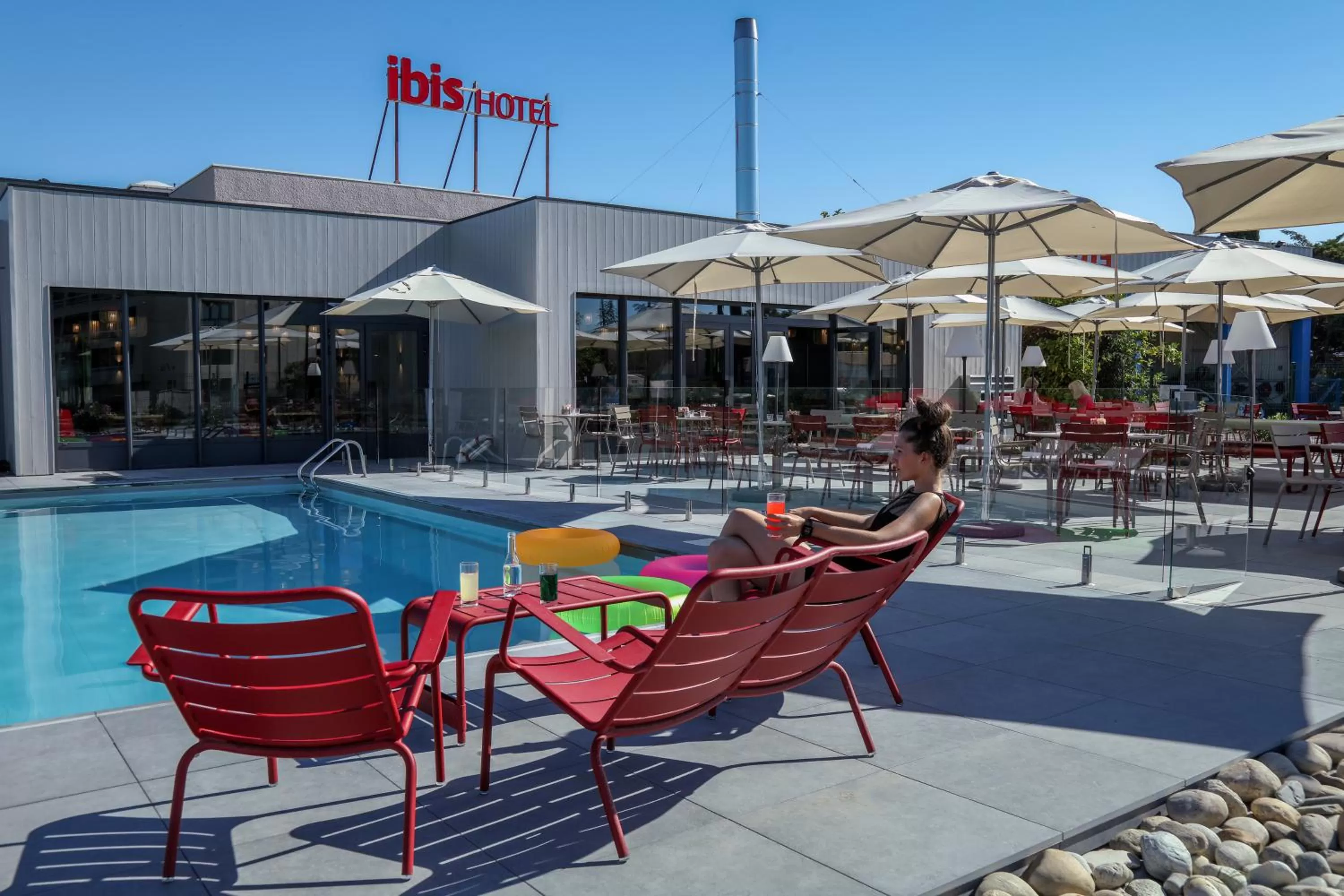 Swimming pool in ibis Orange Centre Echangeur A7 A9
