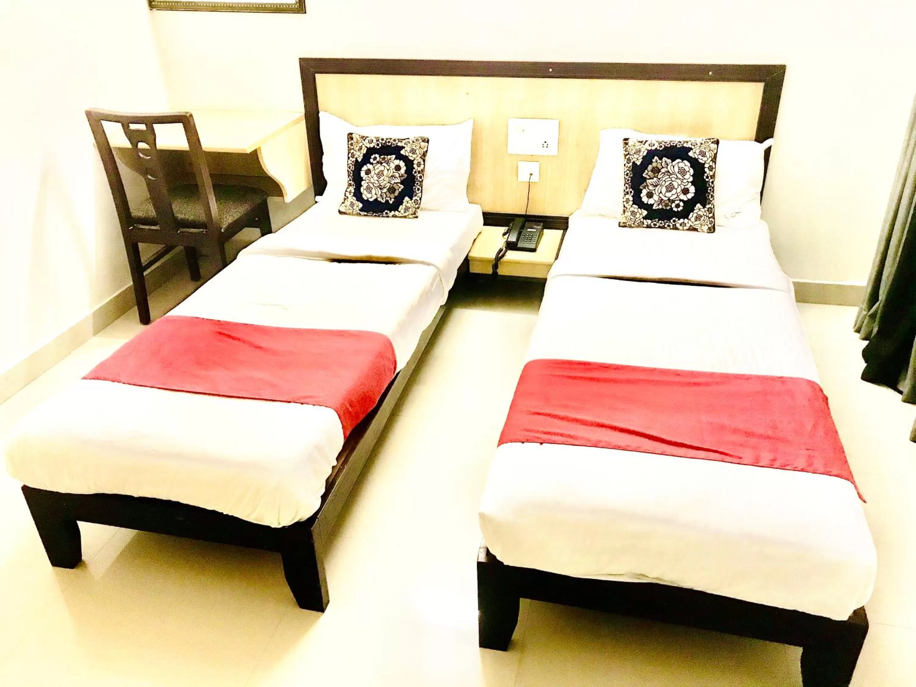 Bed in Hotel Half Moon Chennai