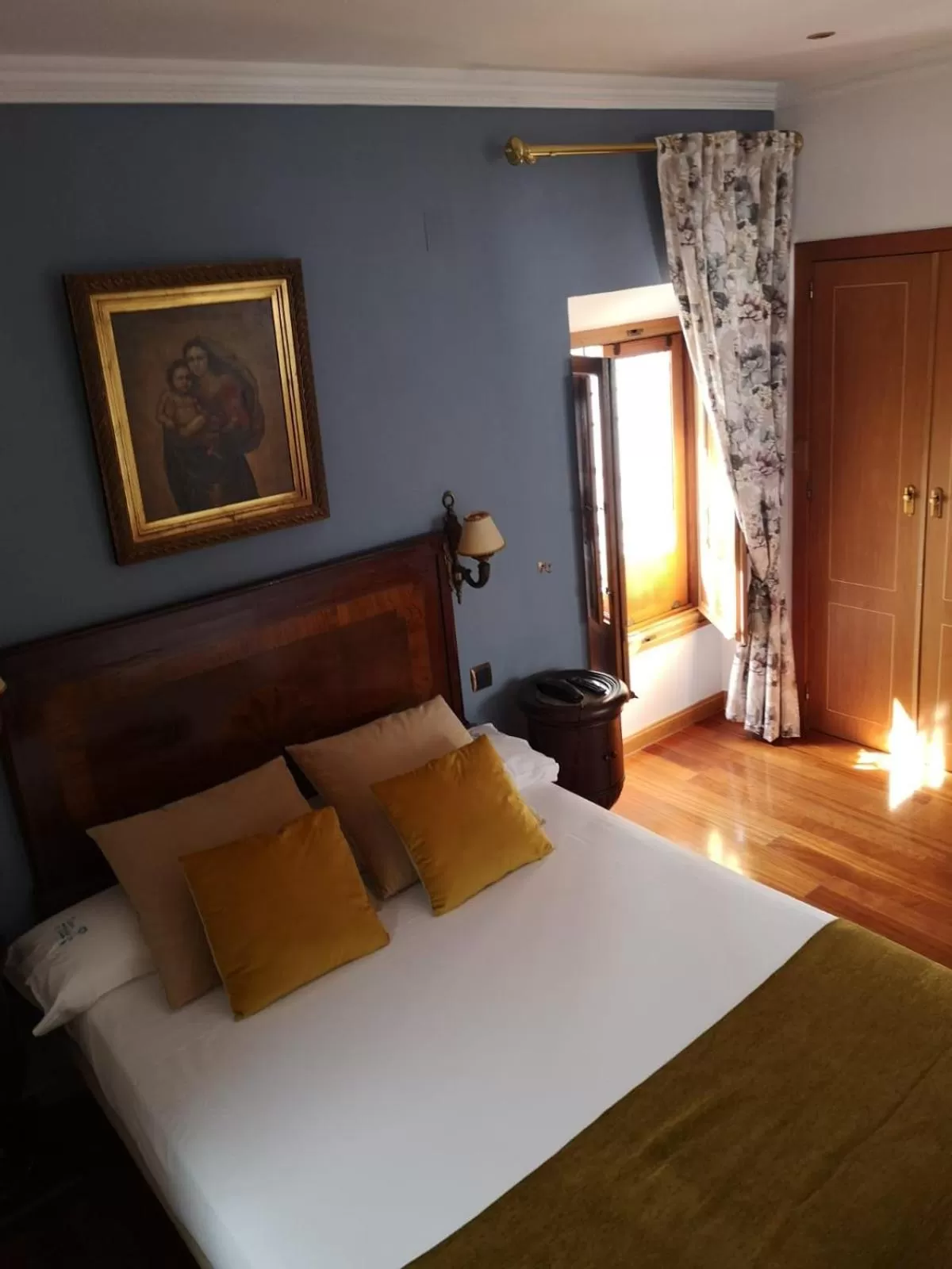 Photo of the whole room, Bed in La Llave de la Judería Hotel Boutique