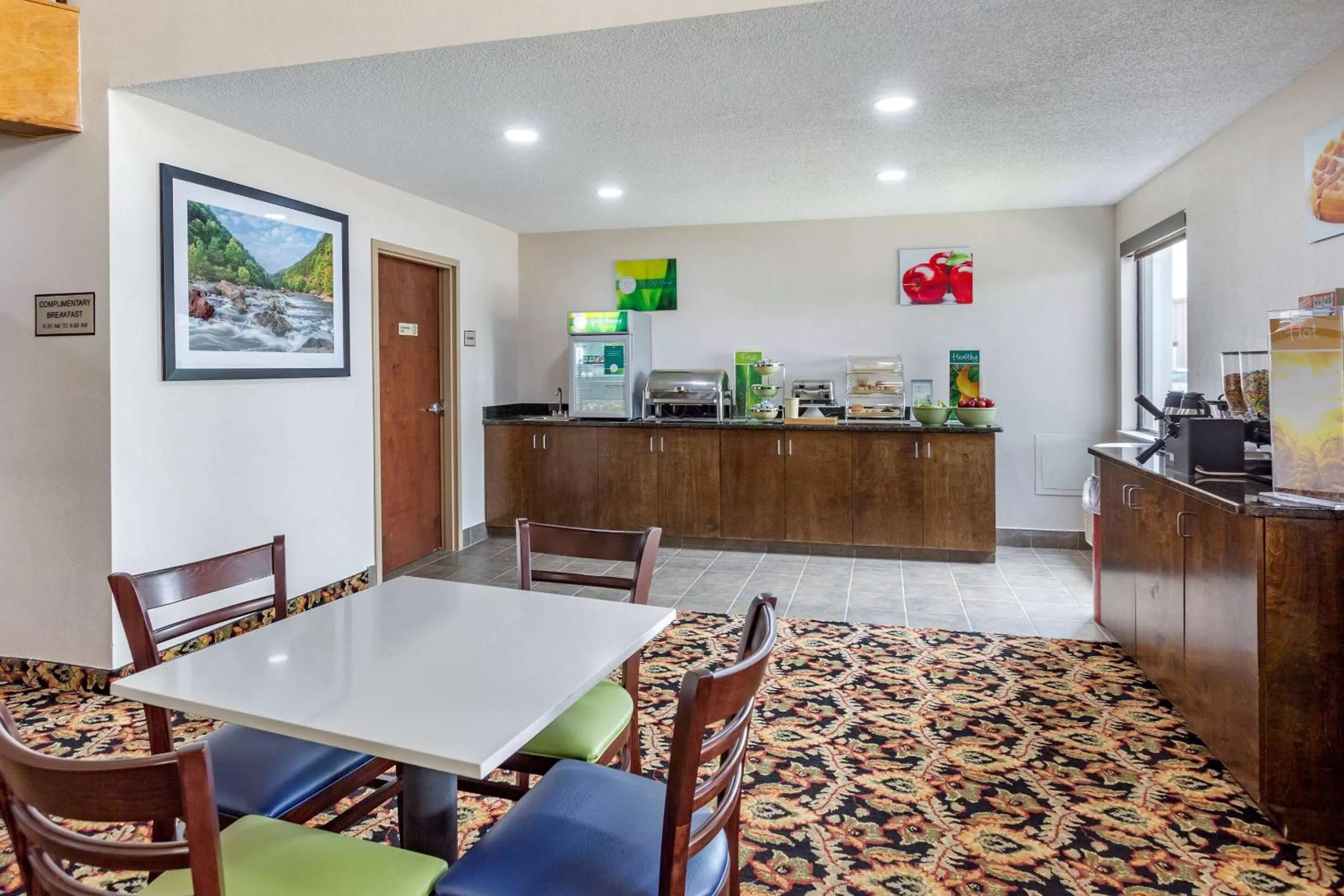 Restaurant/places to eat in Quality Inn