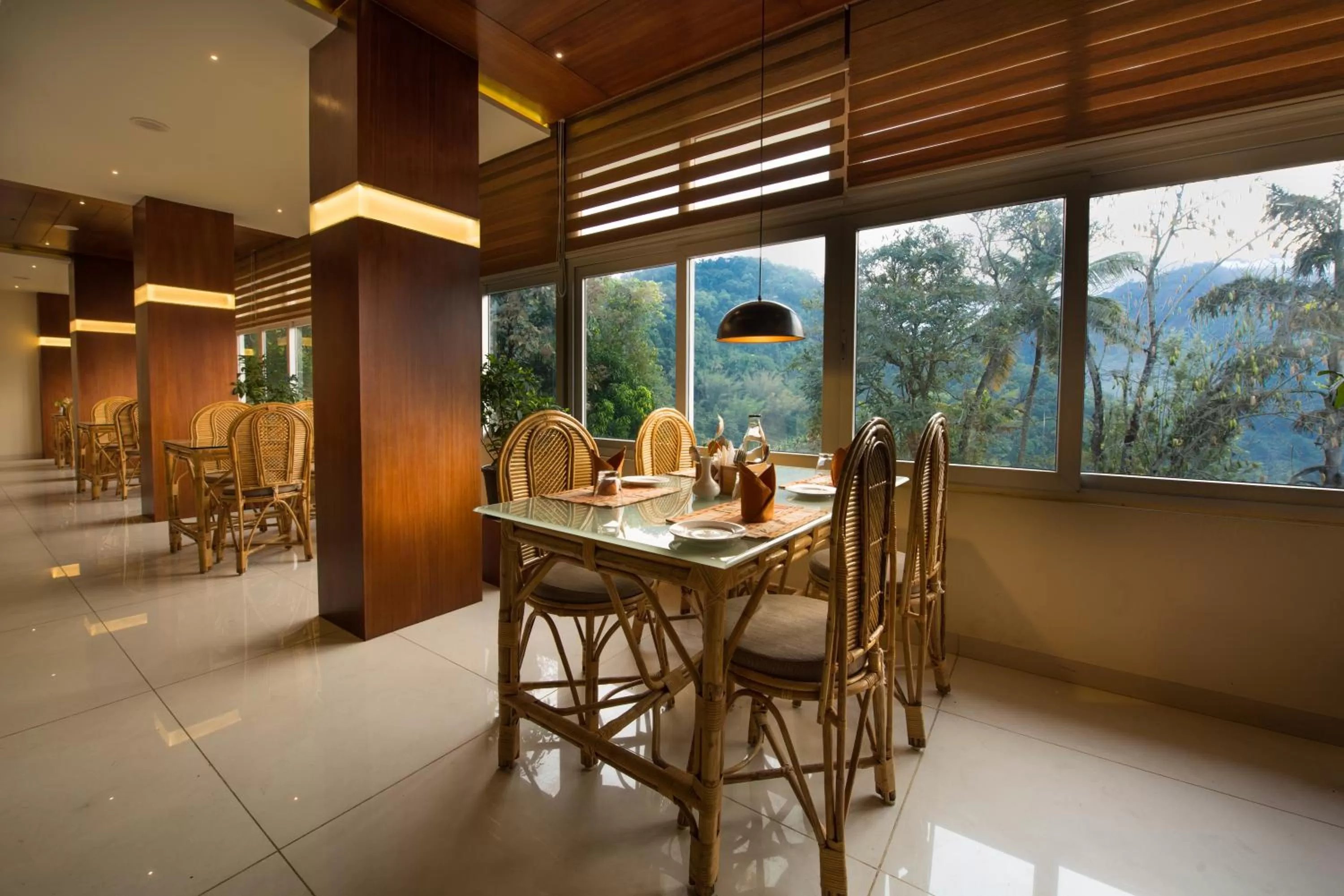 Restaurant/places to eat in Trivers Resort Munnar