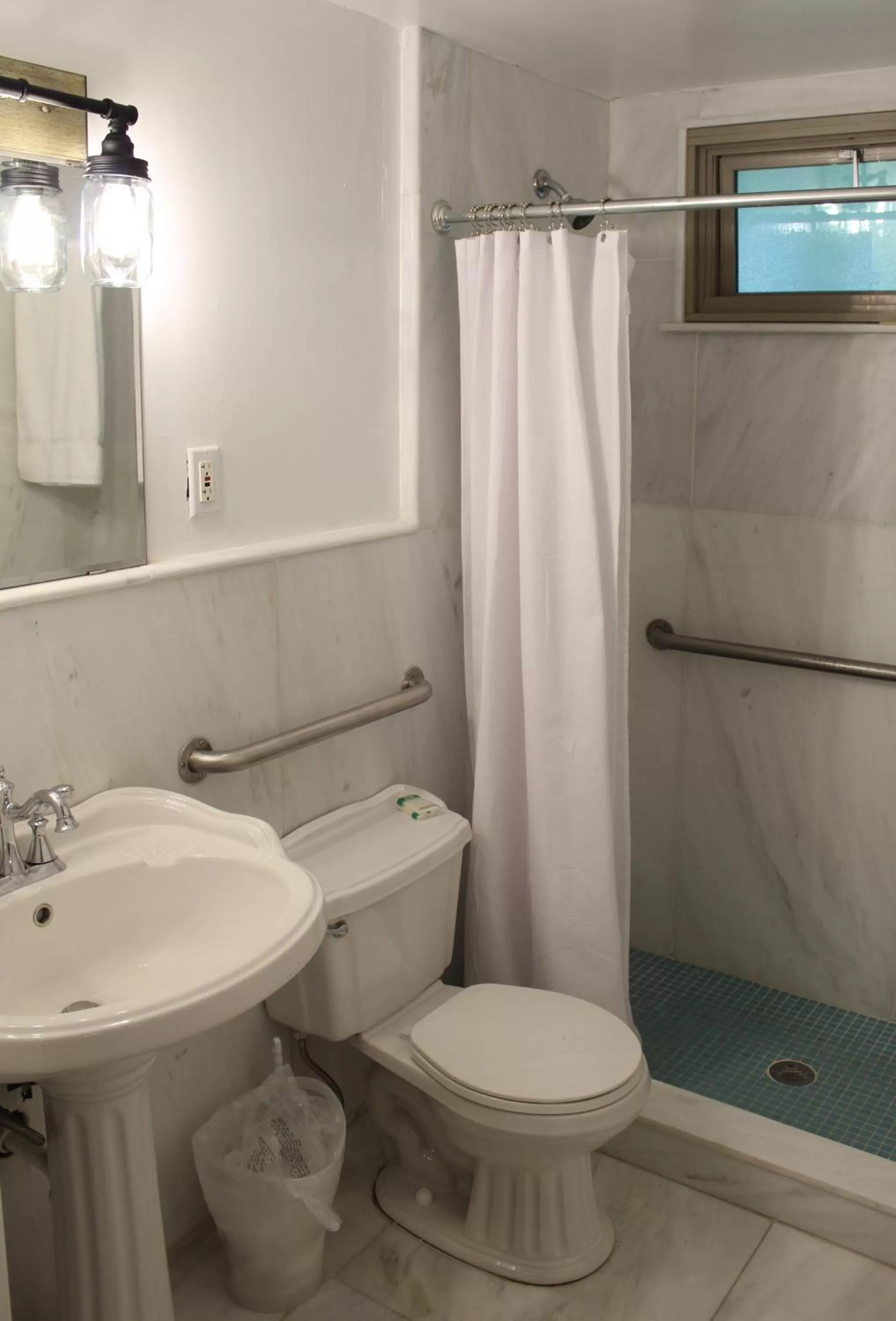 Bathroom in Catskill Seasons Inn