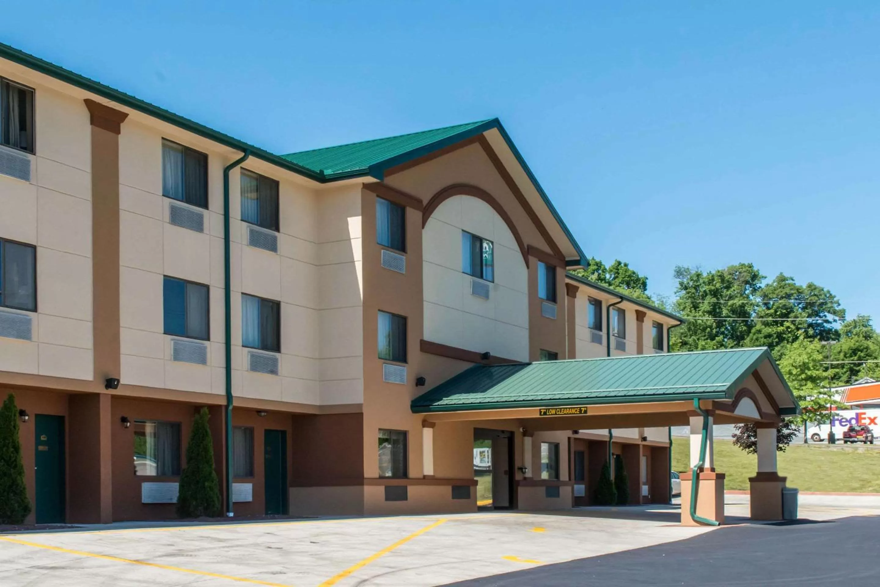 Property building in Quality Inn Meadville