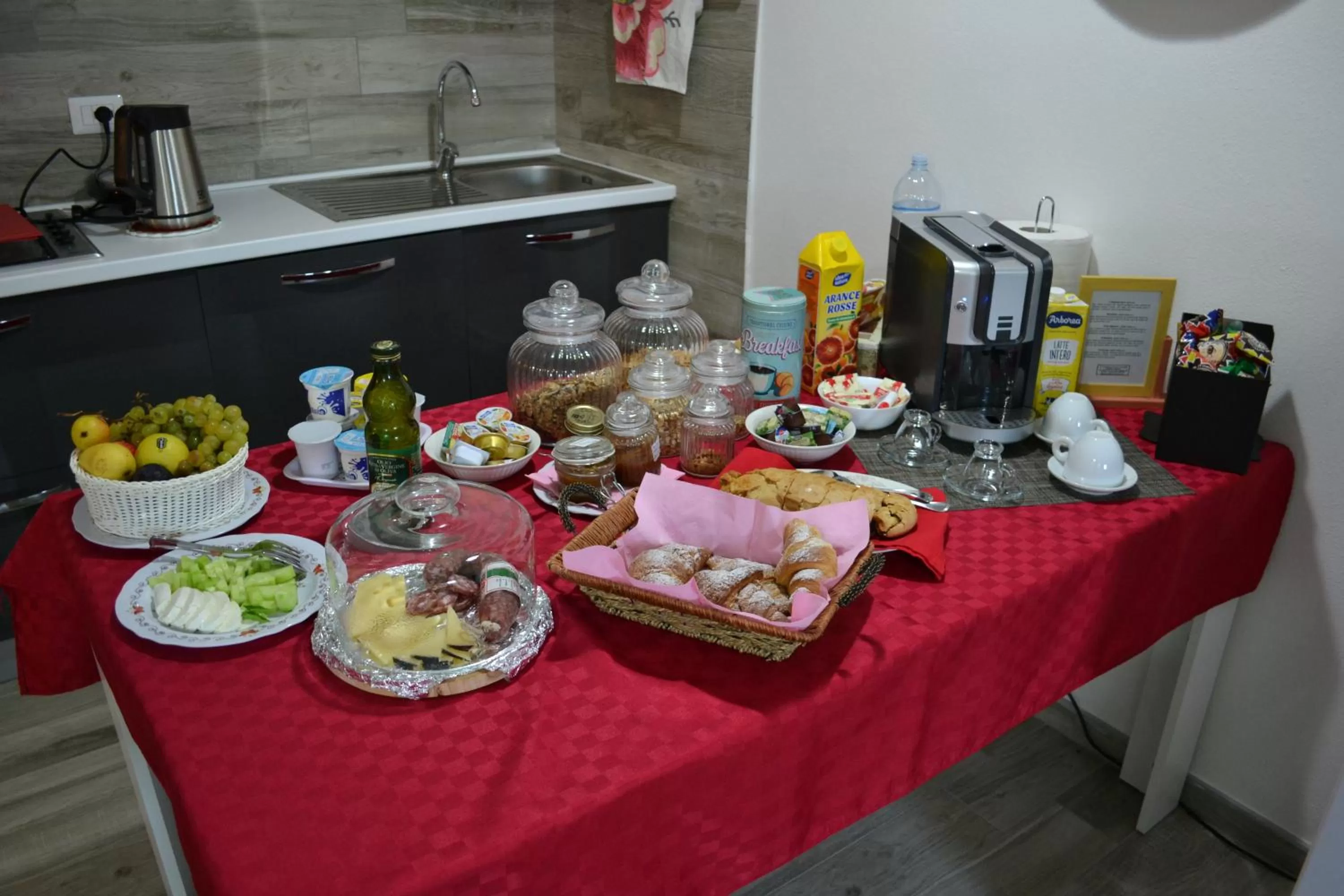 Food and drinks in B&B La Casa Bianca di Porto Conte