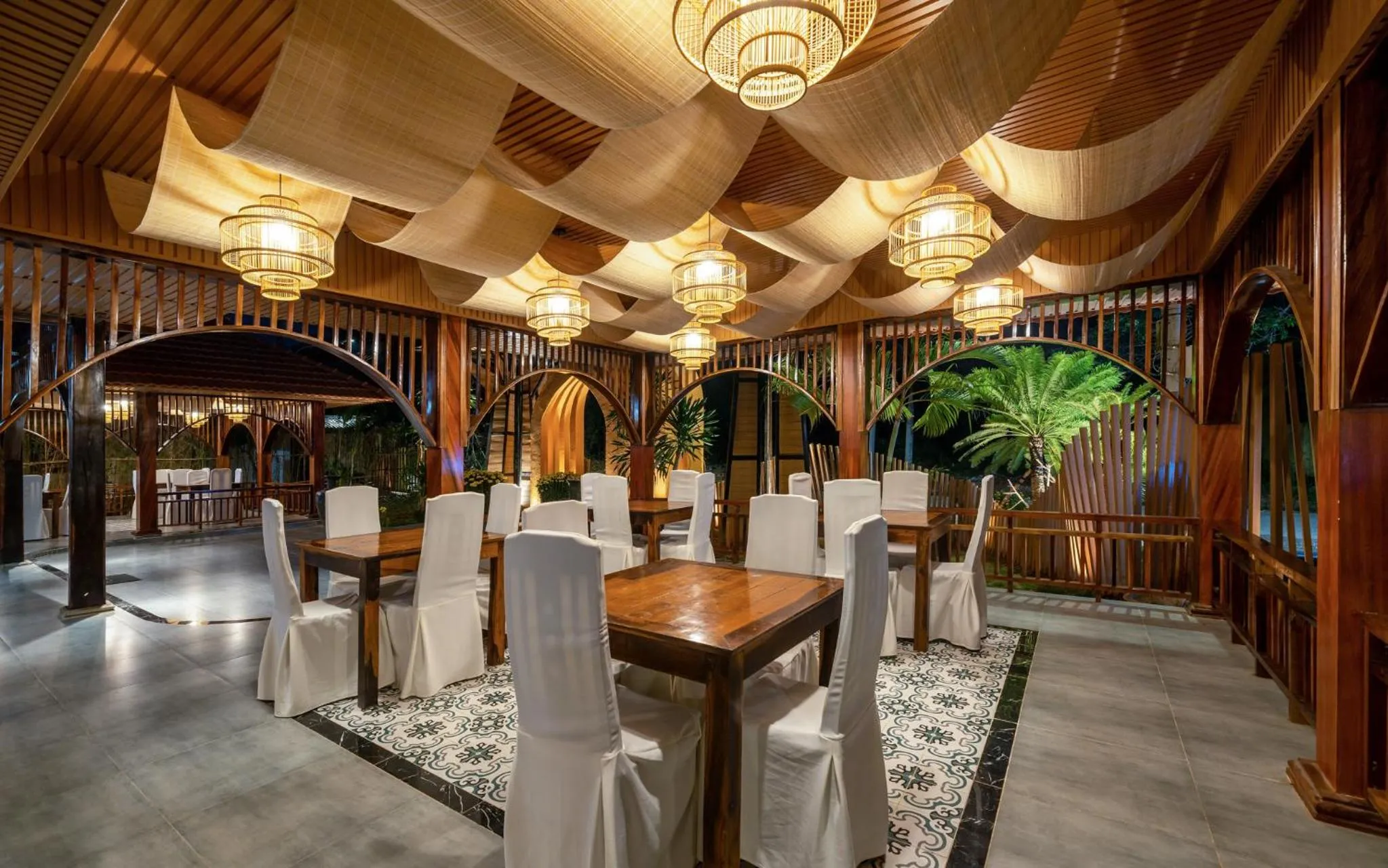Restaurant/places to eat in Elwood Premier Resort Phu Quoc