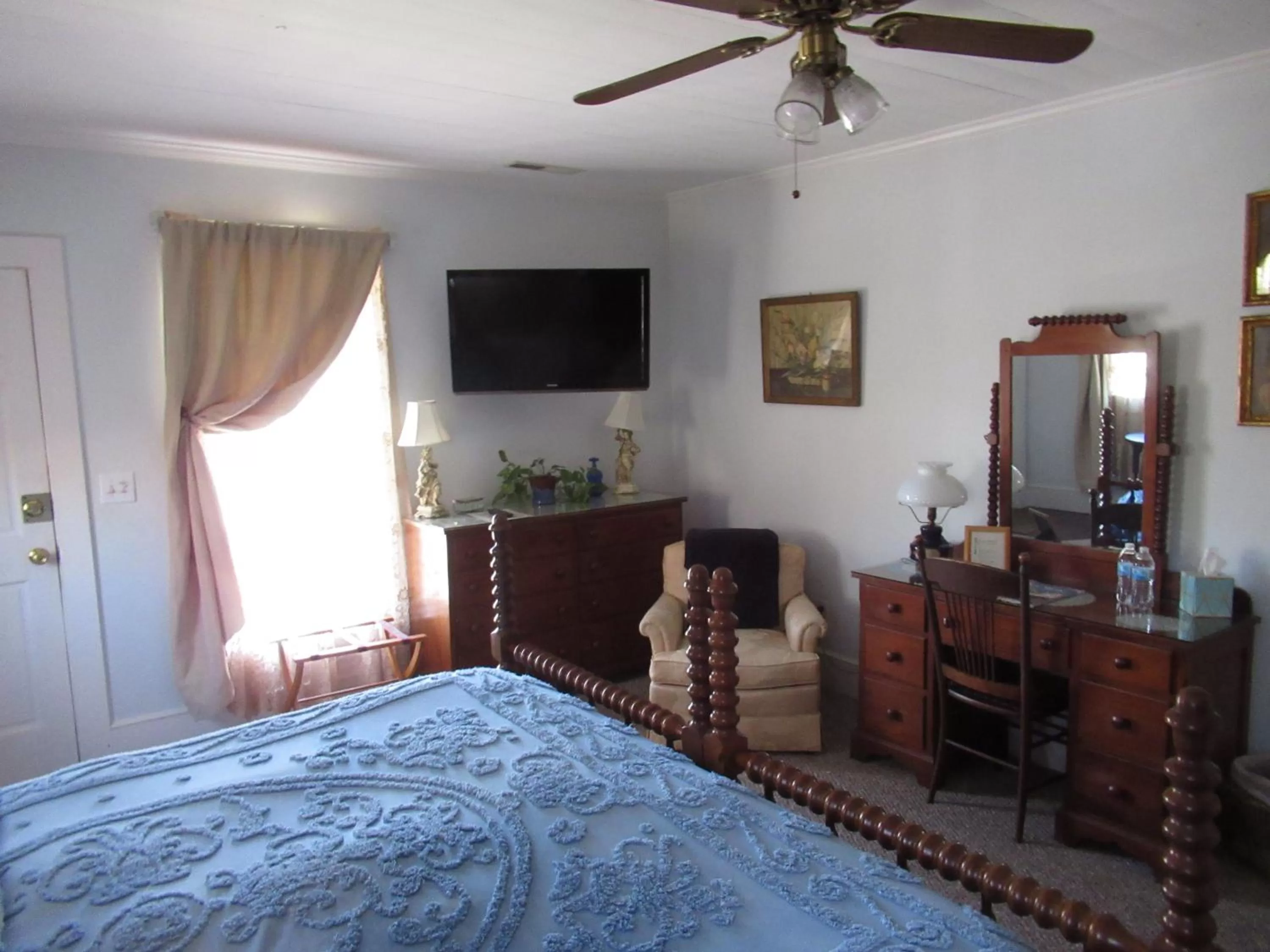 Bed in Carrier Houses Bed & Breakfast