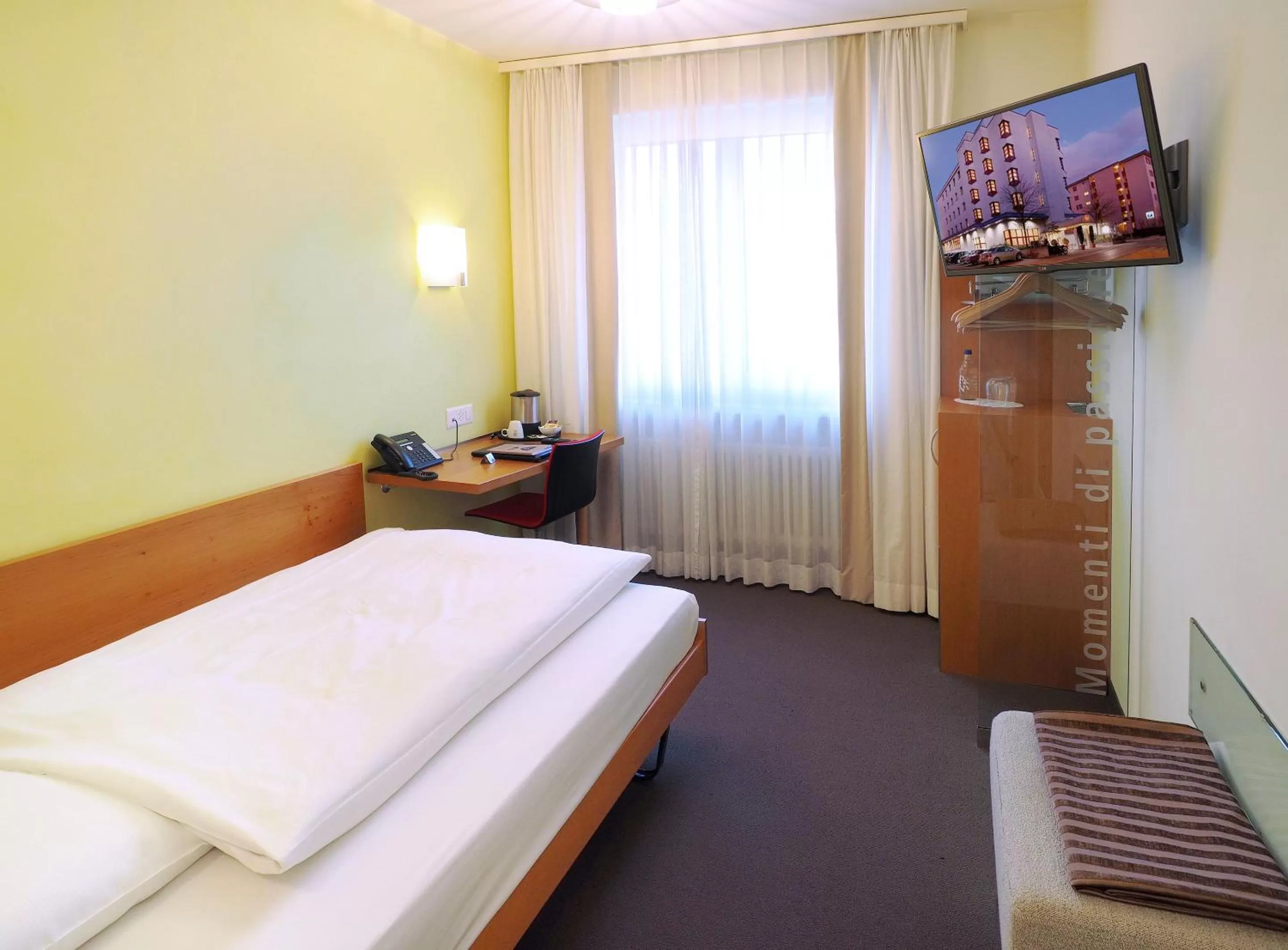 Photo of the whole room, Bed in Sommerau-Ticino Swiss Quality Hotel