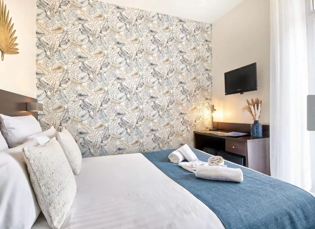 Bed in Hotel du Vieux Port