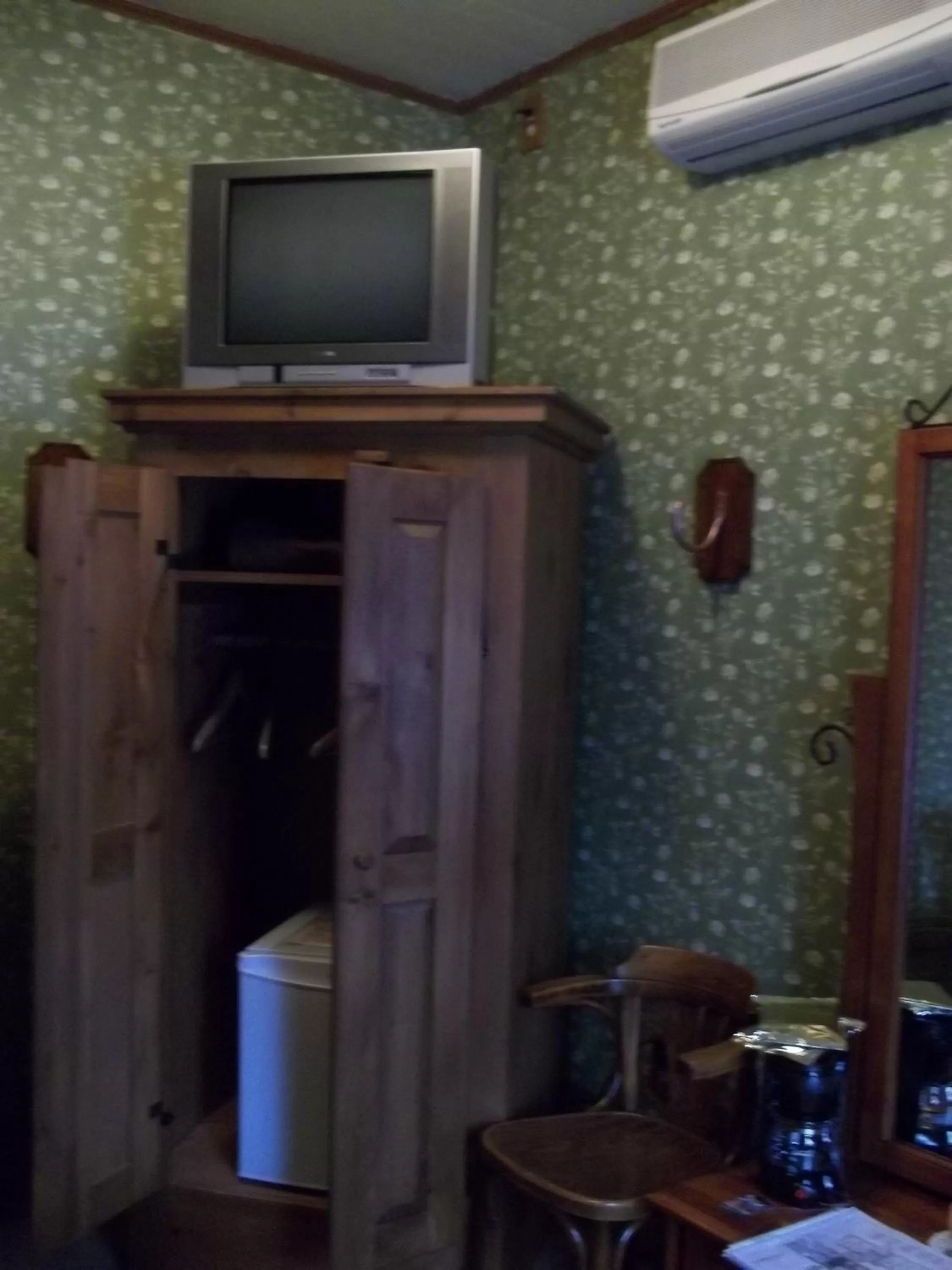 wardrobe in Auberge le St-Gab