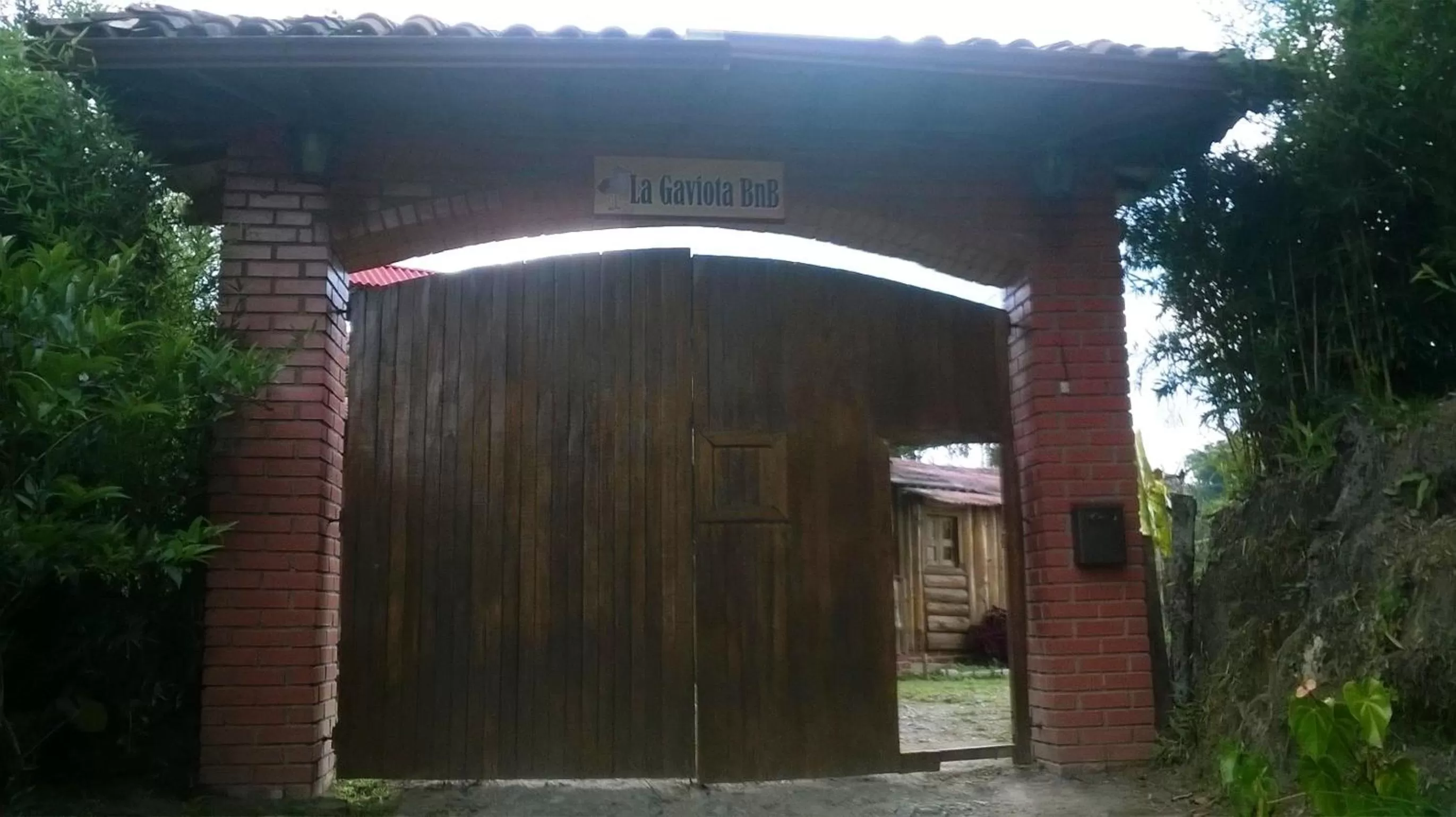 Facade/entrance in La Gaviota BnB