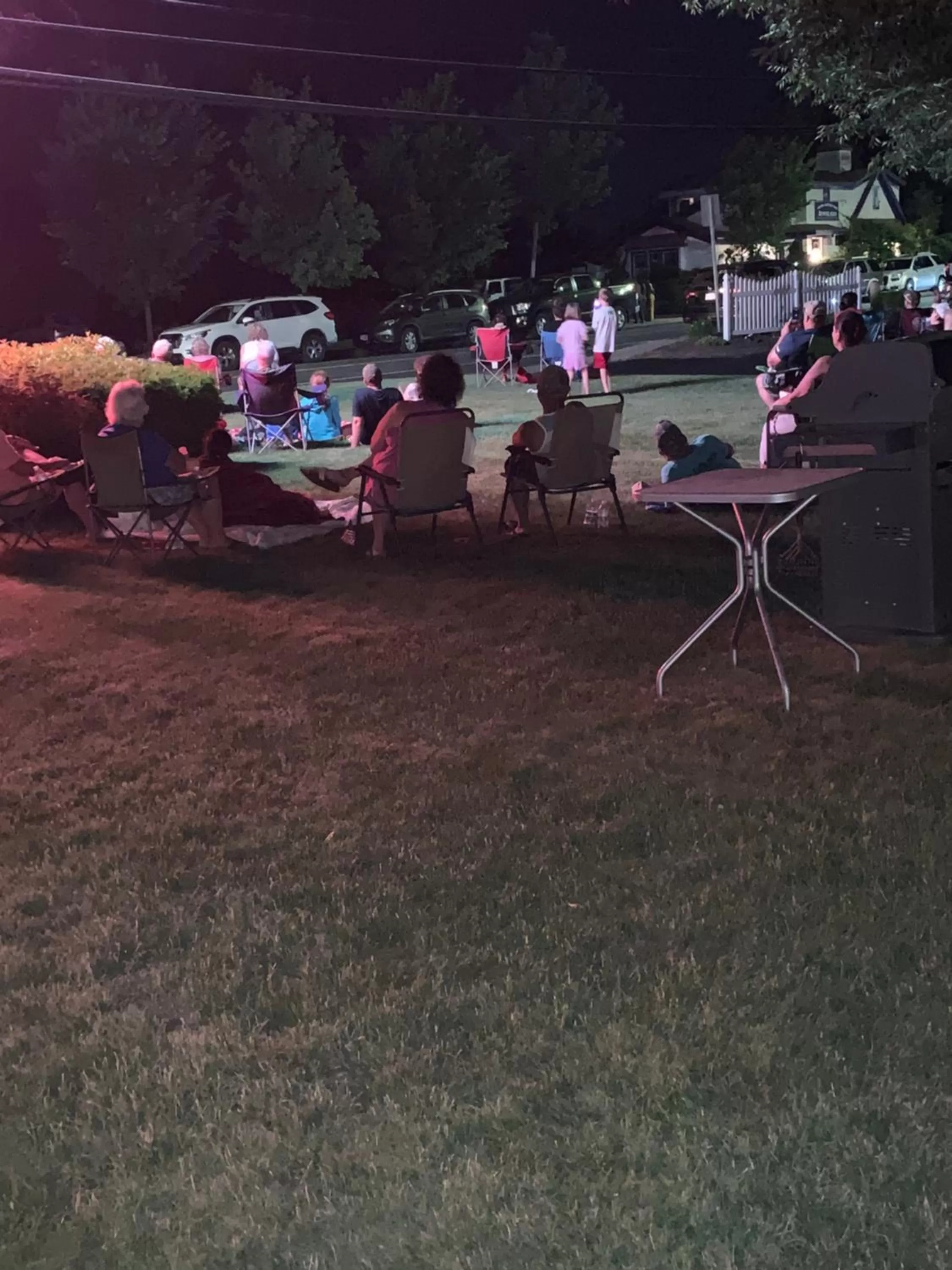 Garden in Colonial Motel