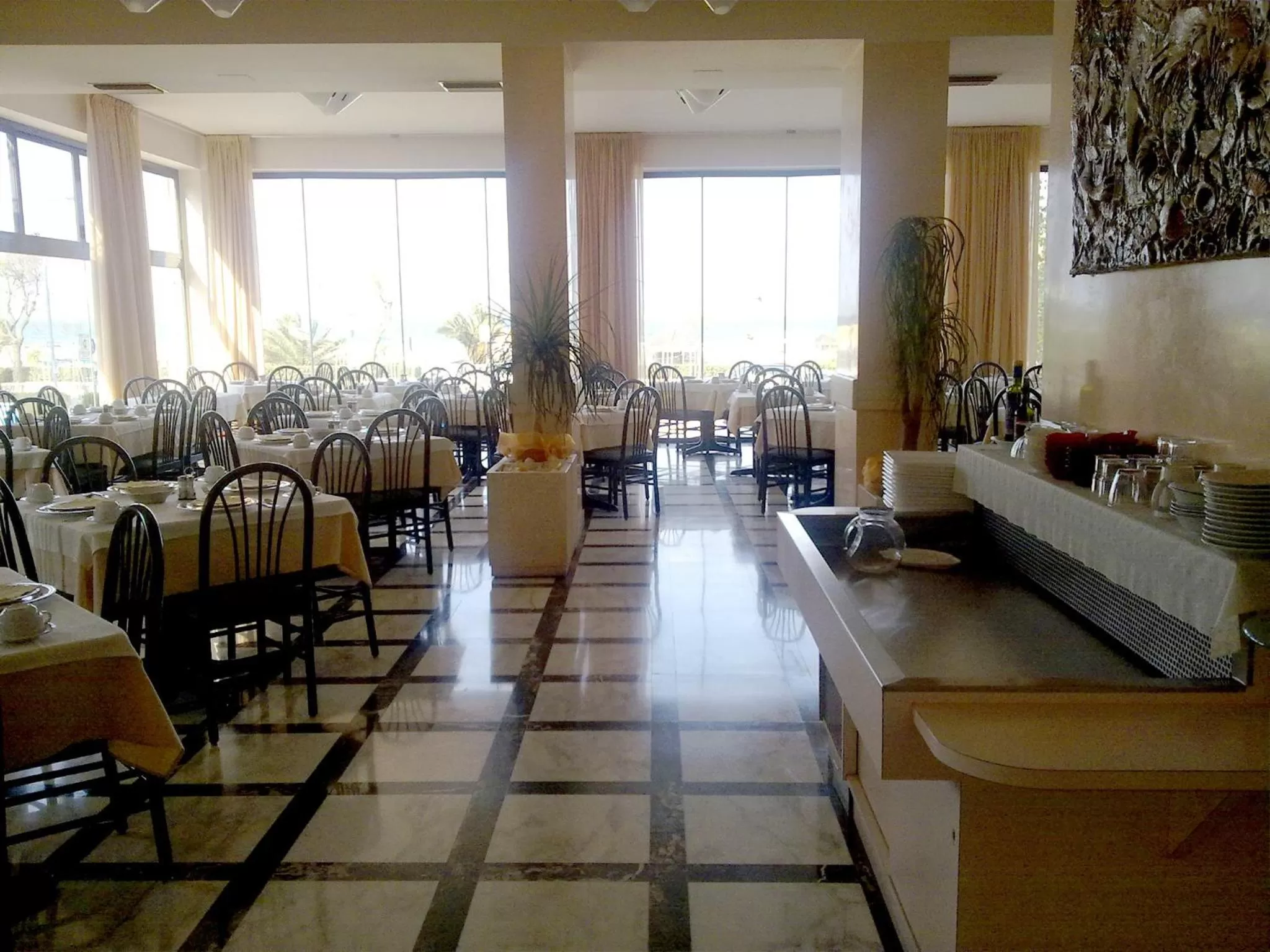 Restaurant/places to eat in Hotel Cobalto