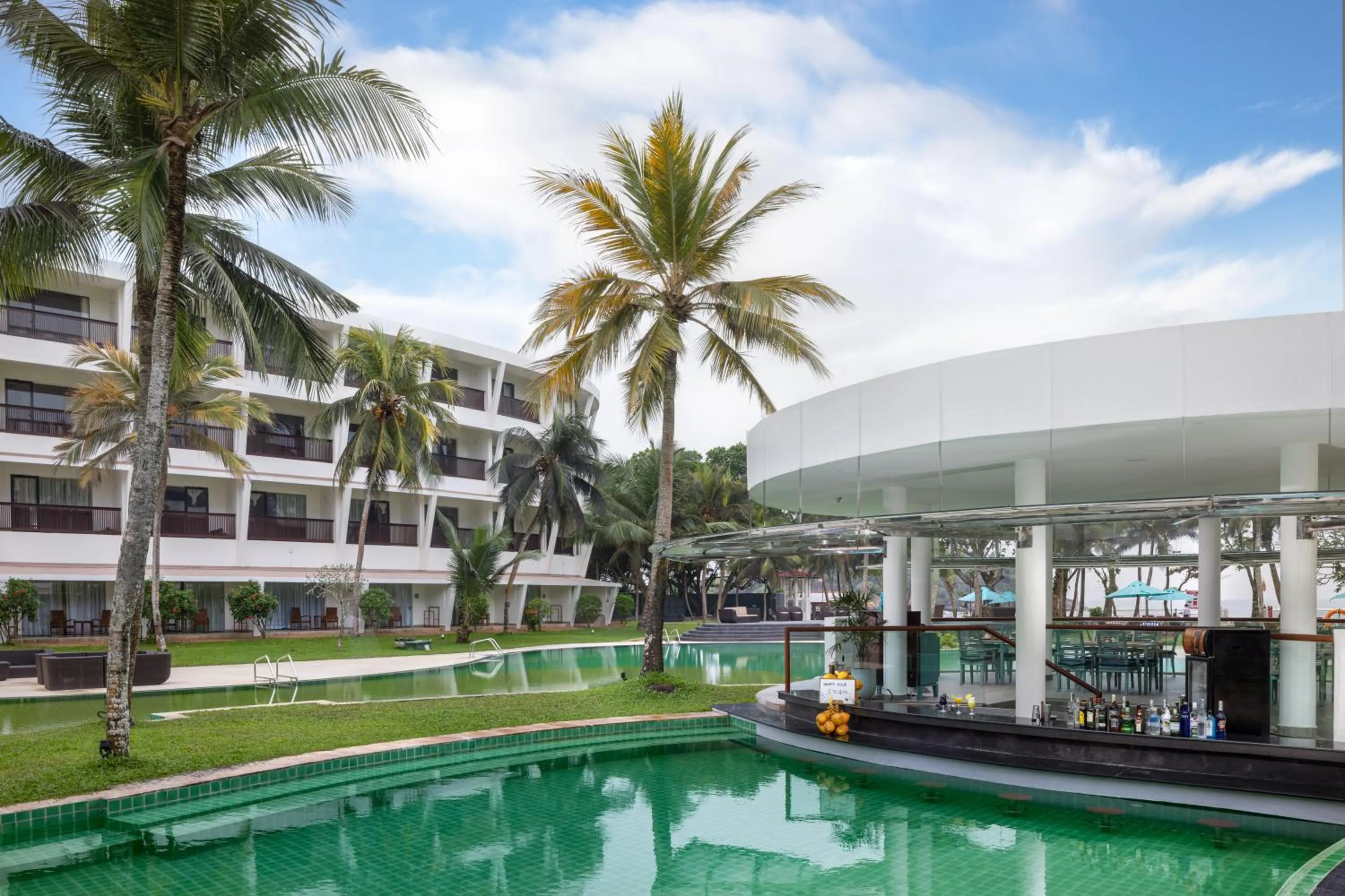 Swimming pool in Occidental Eden Beruwala