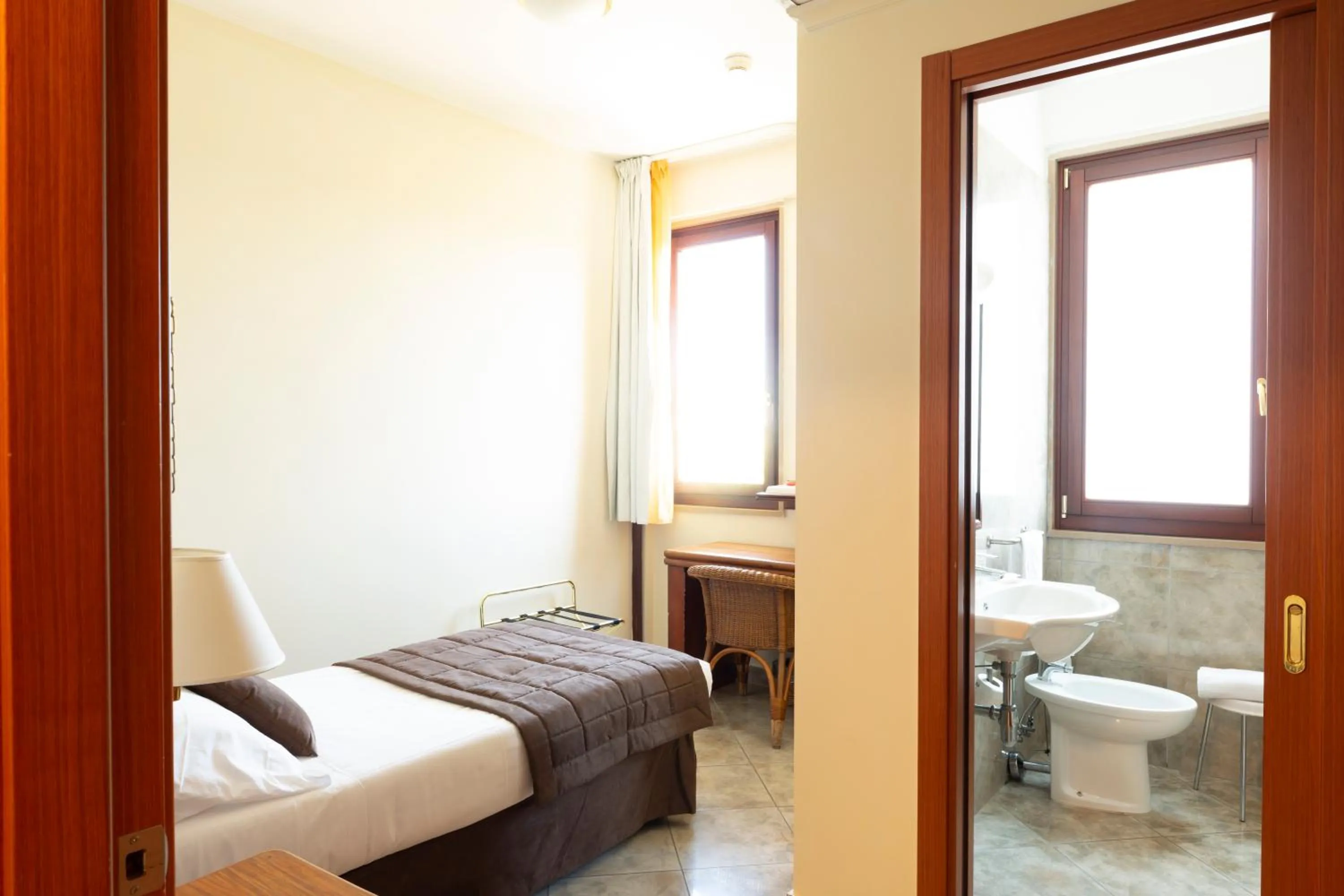 Photo of the whole room, Bed in Apulia Hotel Taranto Ara Solis