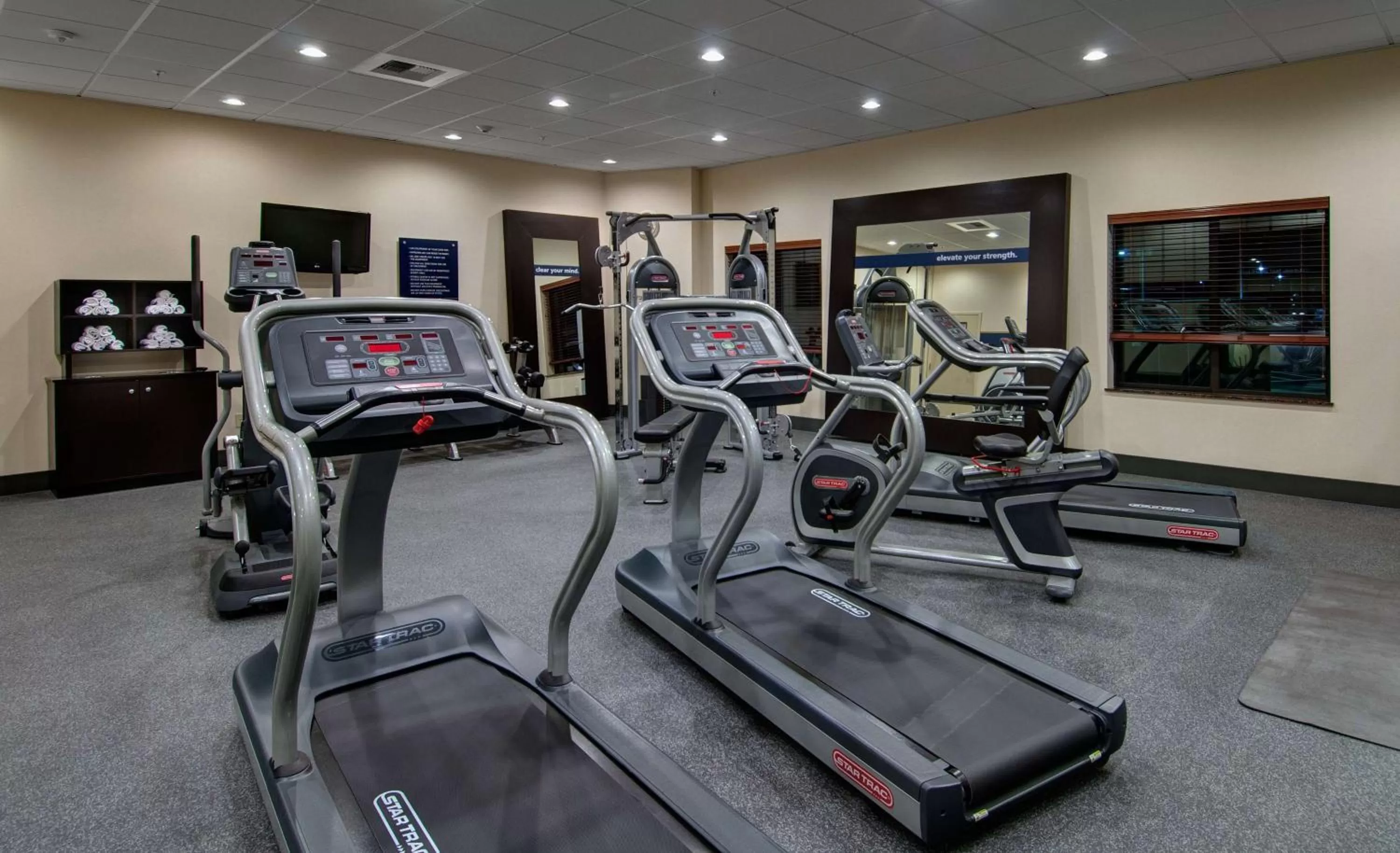 Fitness centre/facilities in Hampton Inn & Suites Astoria