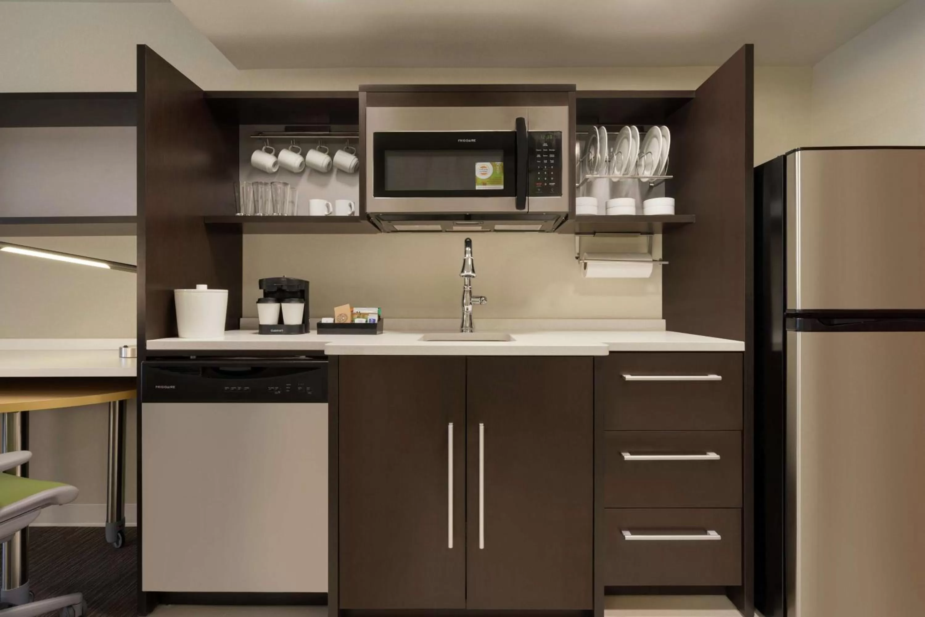 Kitchen or kitchenette in Home2 Suites By Hilton Leavenworth Downtown
