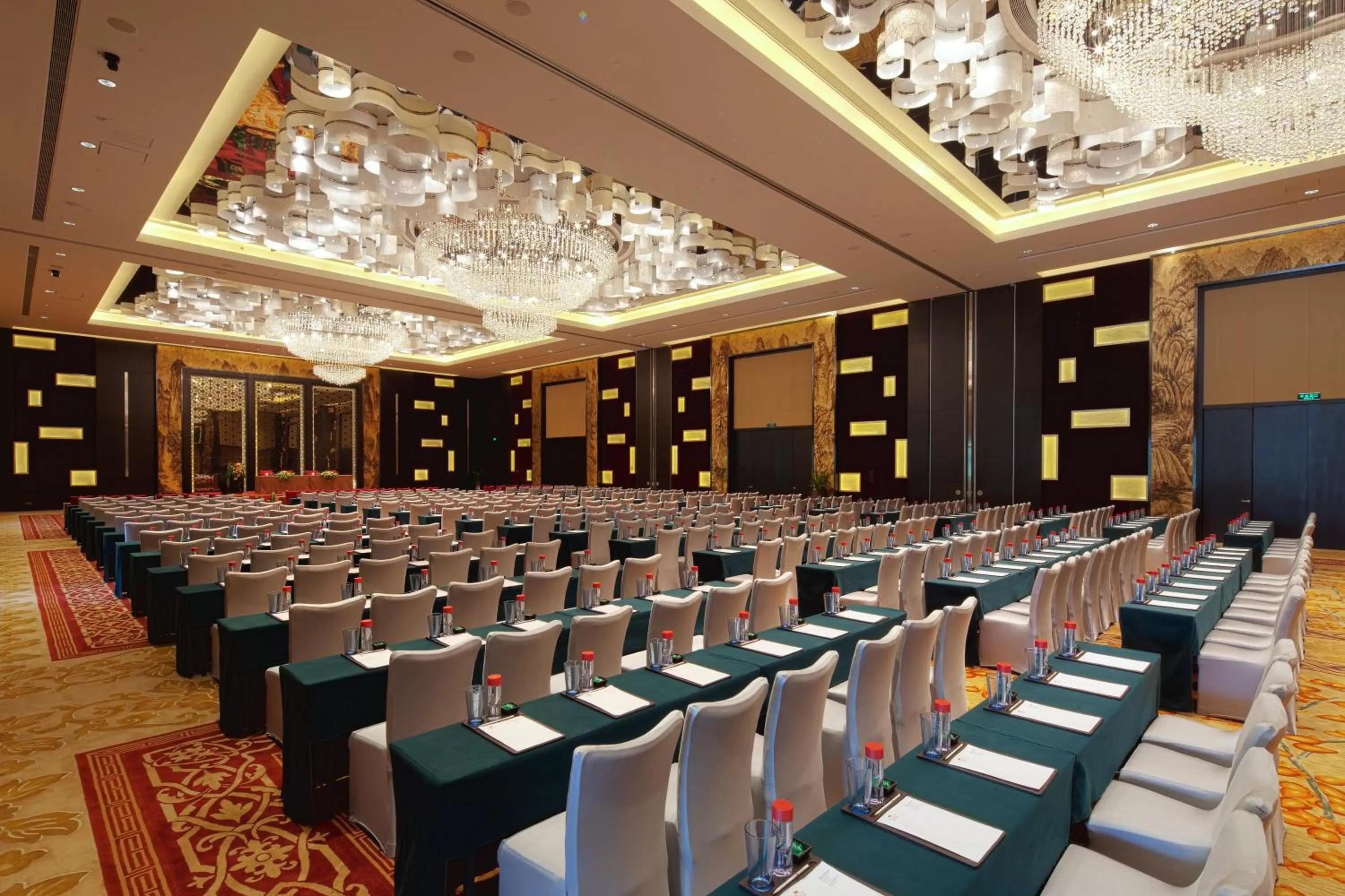 Meeting/conference room in Crowne Plaza Guangzhou Huadu by IHG