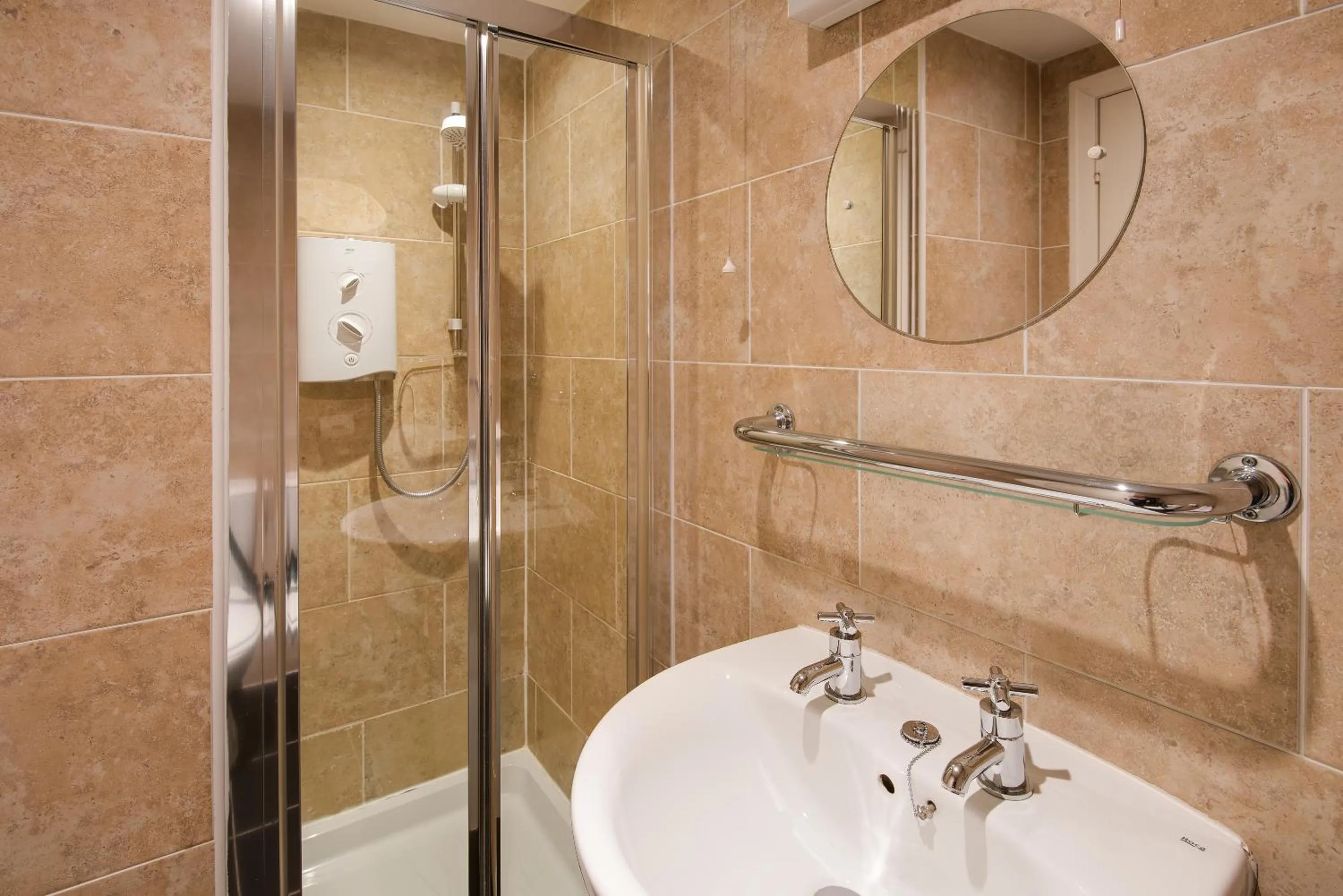 Bathroom in Queenshead Hotel Kelso