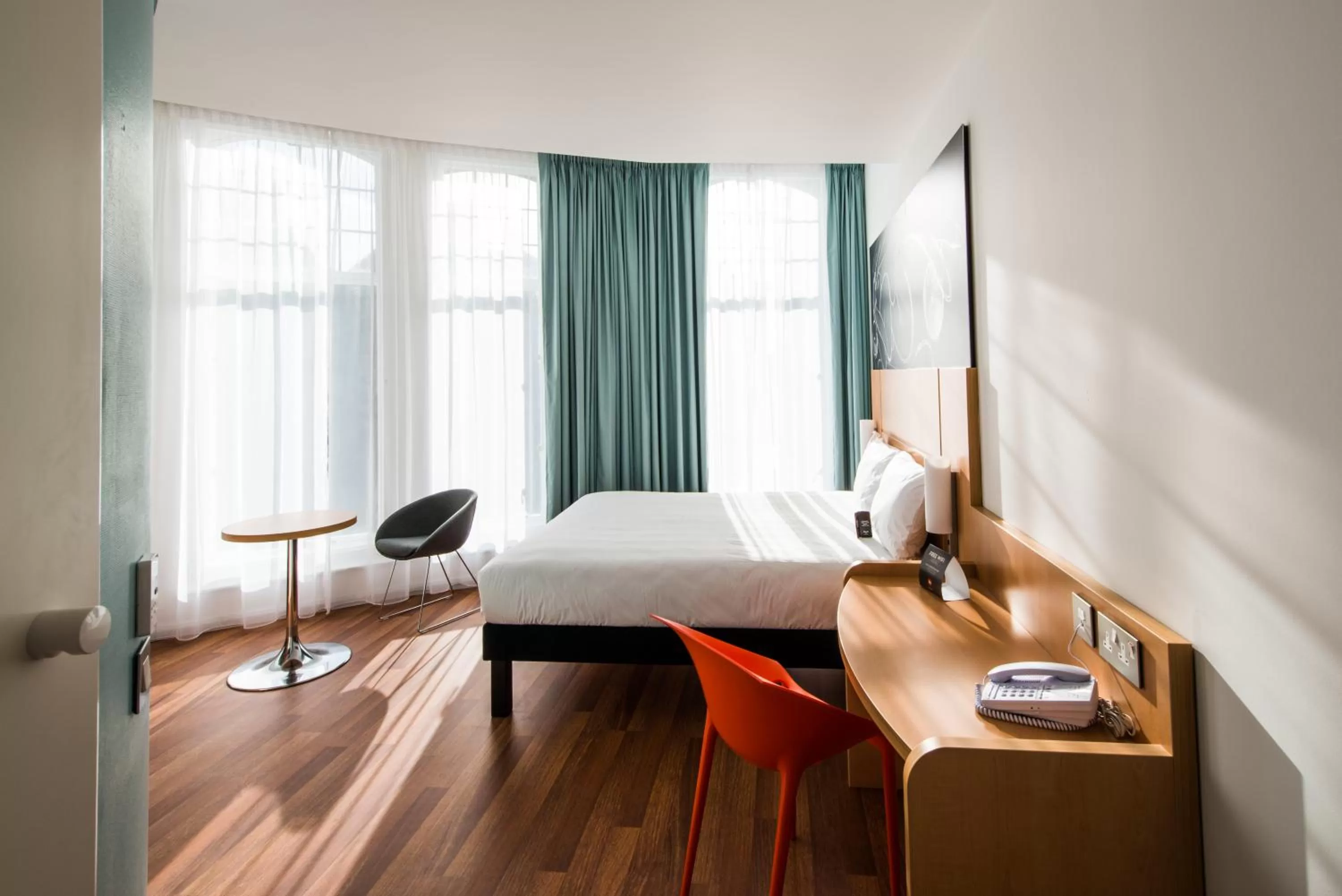 Coffee/tea facilities, Bed in ibis Edinburgh Centre South Bridge – Royal Mile