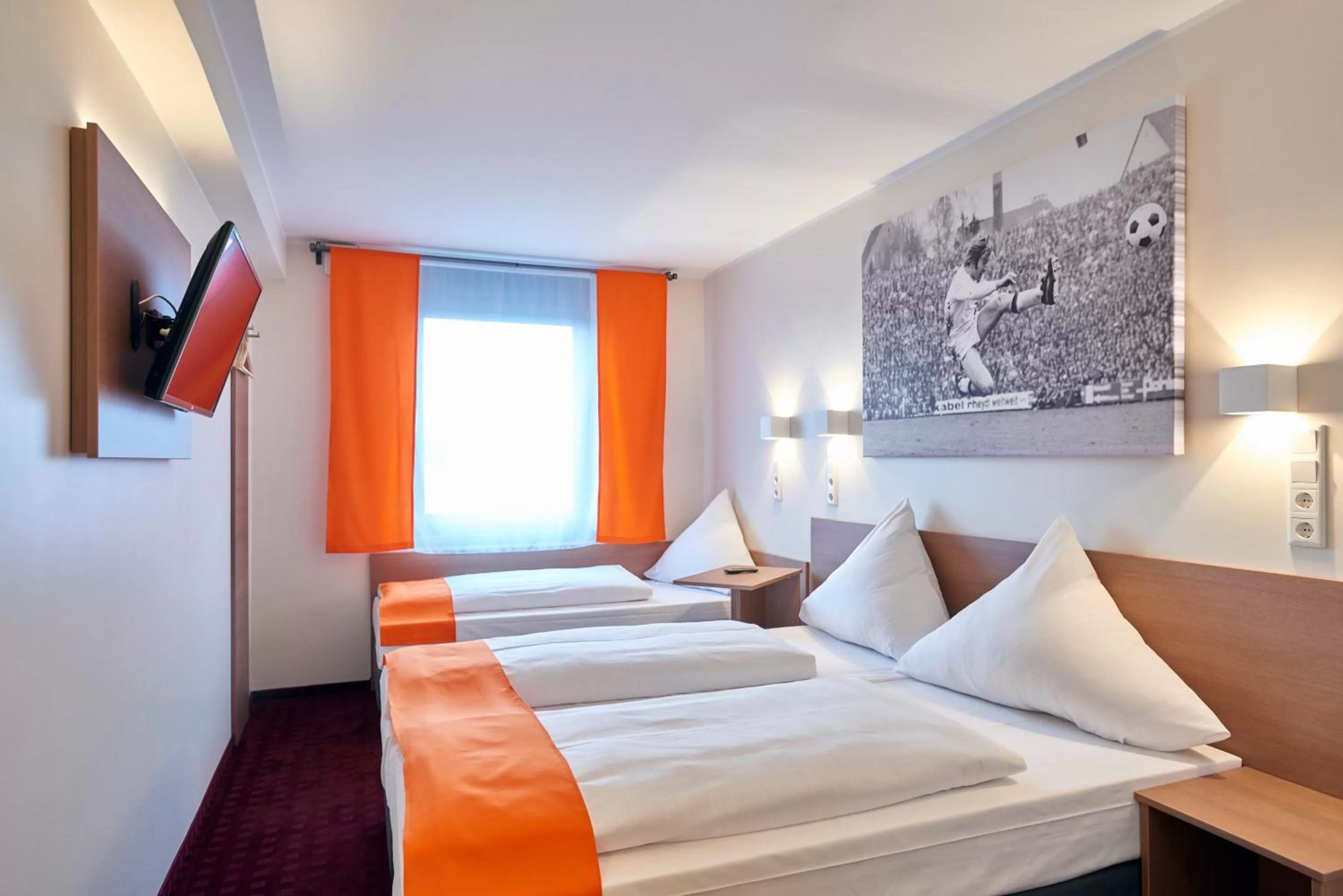 Photo of the whole room, Bed in McDreams Hotel Mönchengladbach