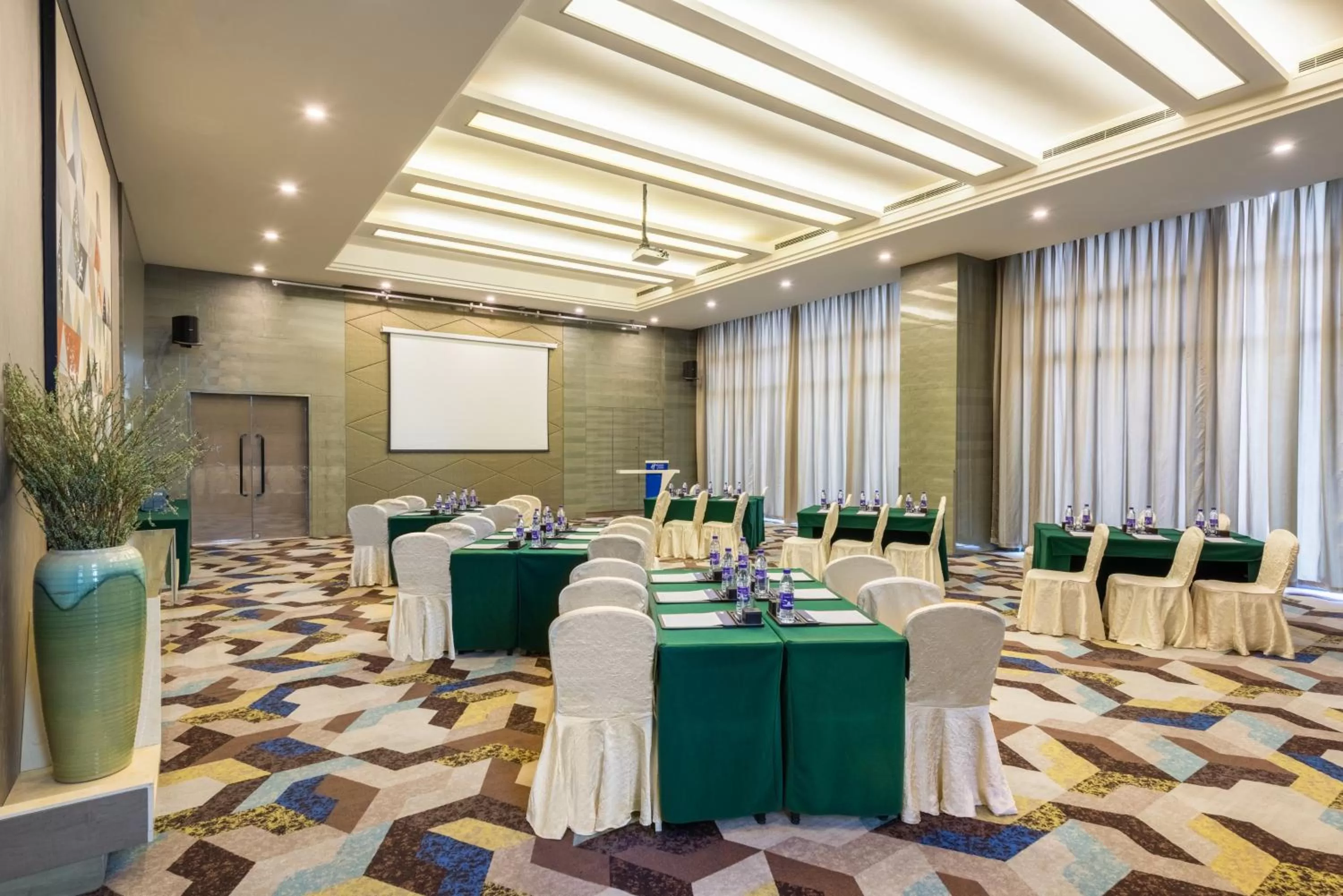 Meeting/conference room in Holiday Inn Express Beijing Yizhuang by IHG - Taxi 1 Hour to International Airport and 800 Meters to the Nearby Subway