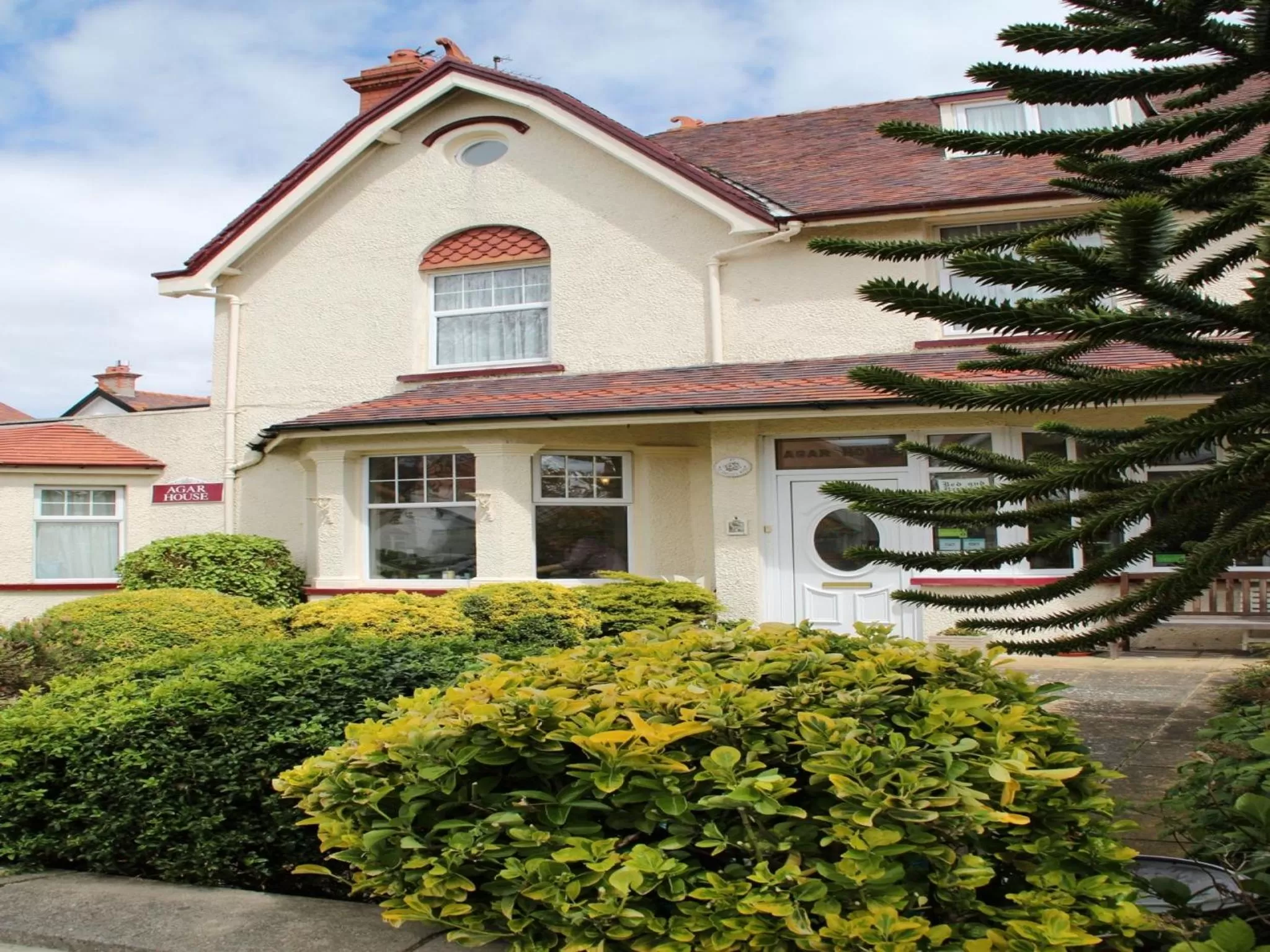 Facade/entrance, Property Building in Agar House