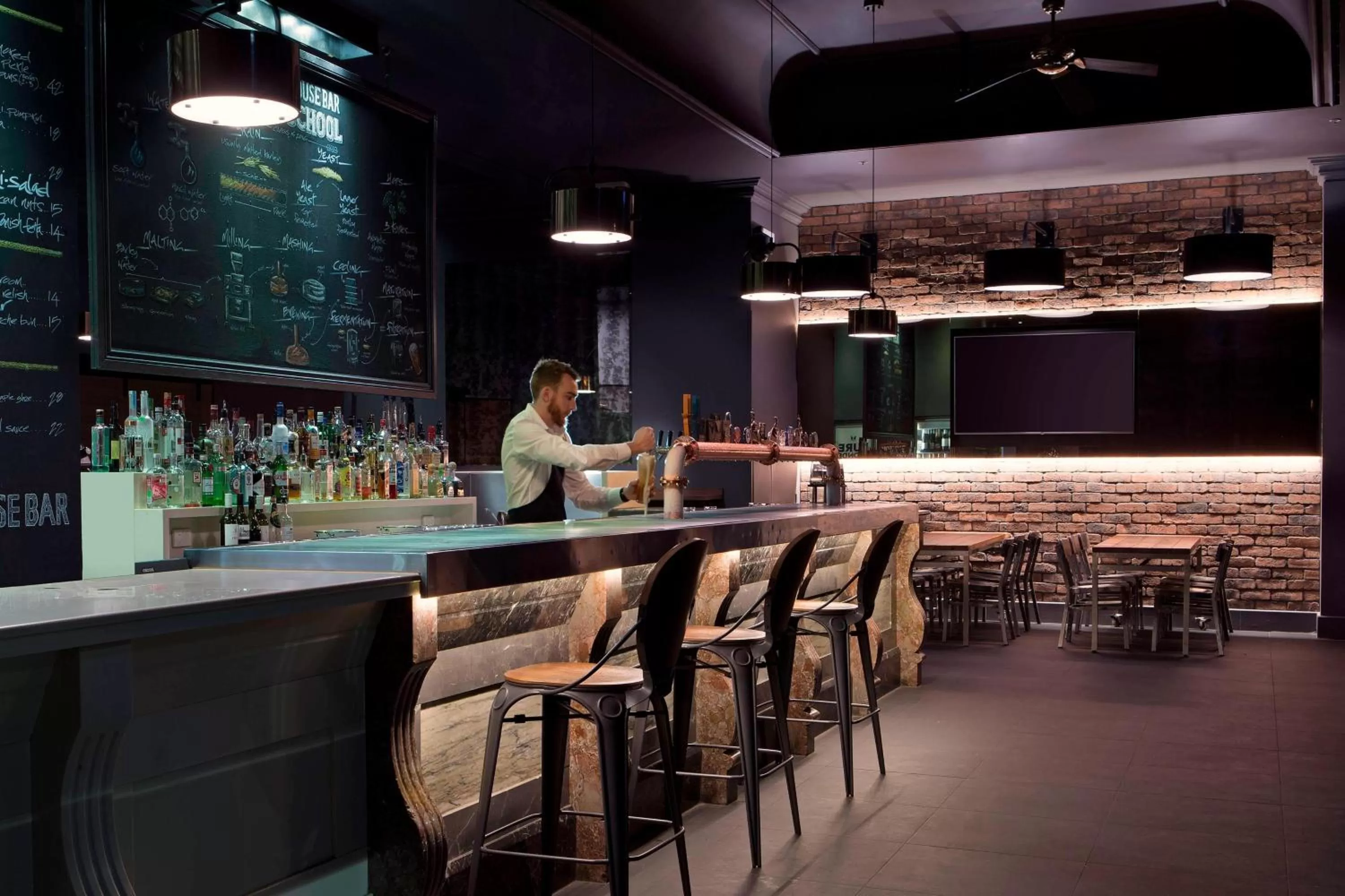 Lounge or bar in Sydney Harbour Marriott Hotel at Circular Quay