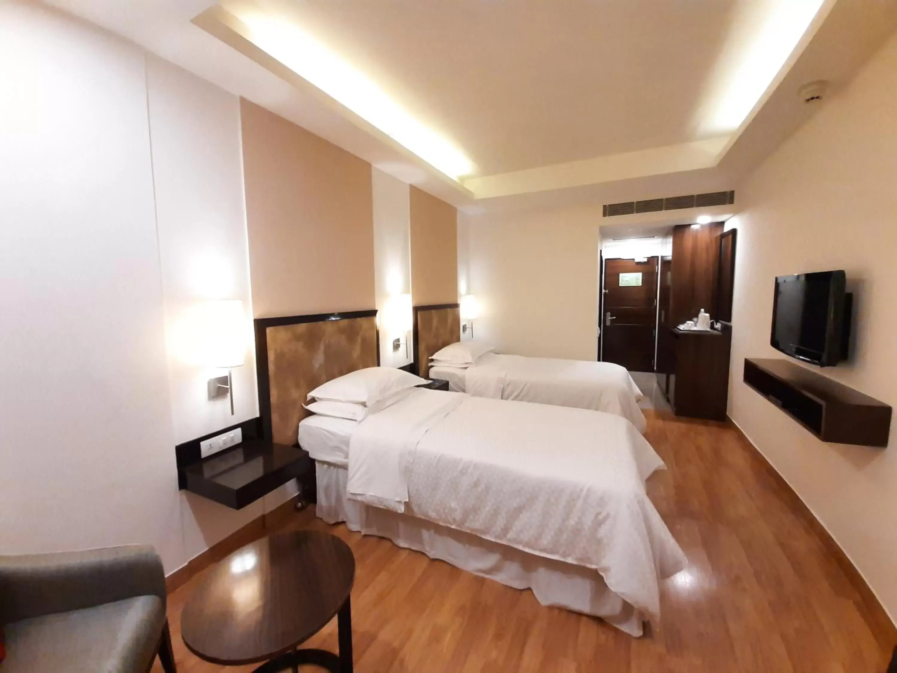 Premier Twin Room in Four Points by Sheraton Vadodara Premier Twin Room in Four Points by Sheraton Vadodara