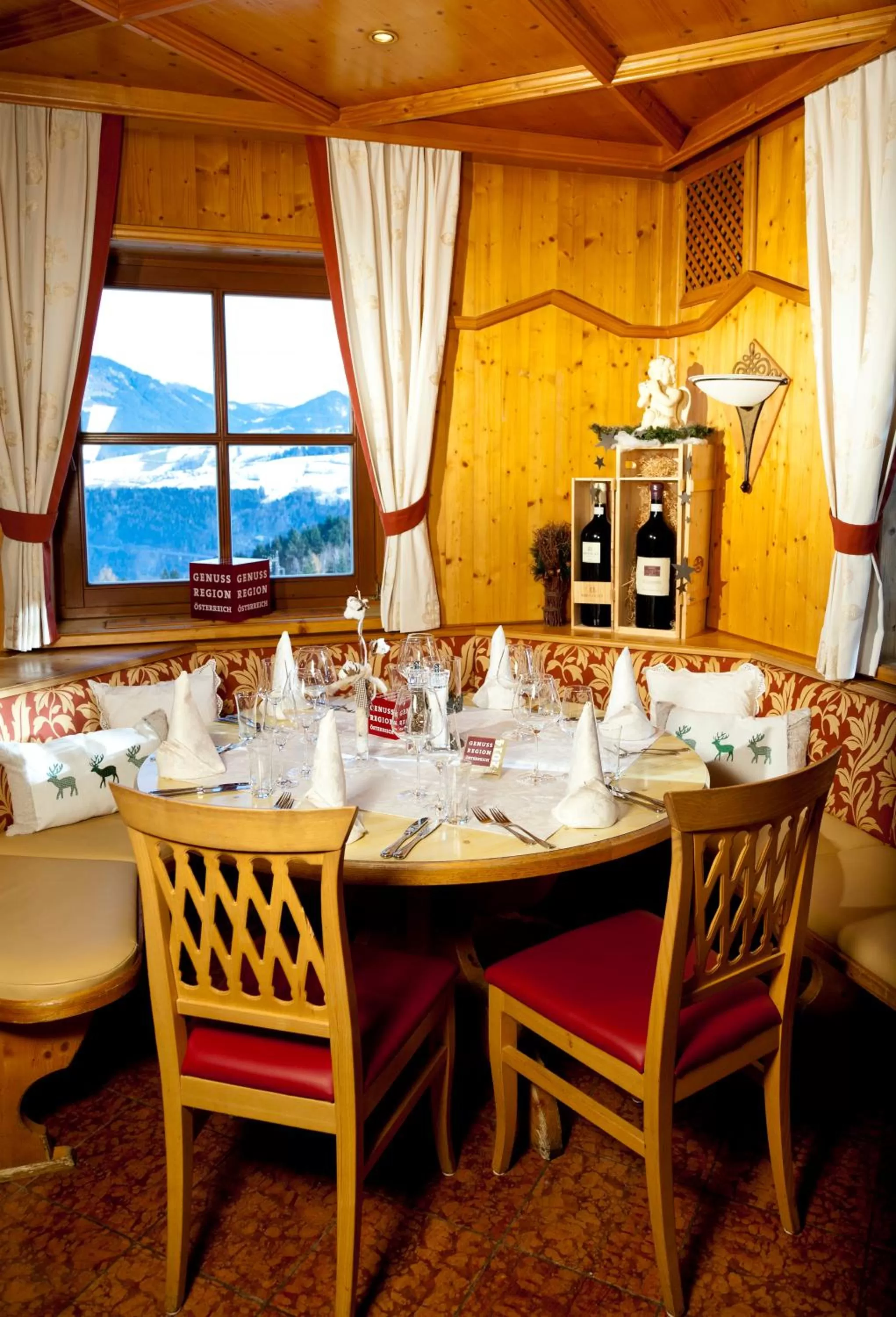 Restaurant/places to eat in Hotel und Alpen Apartments mit Sauna - Bürglhöh