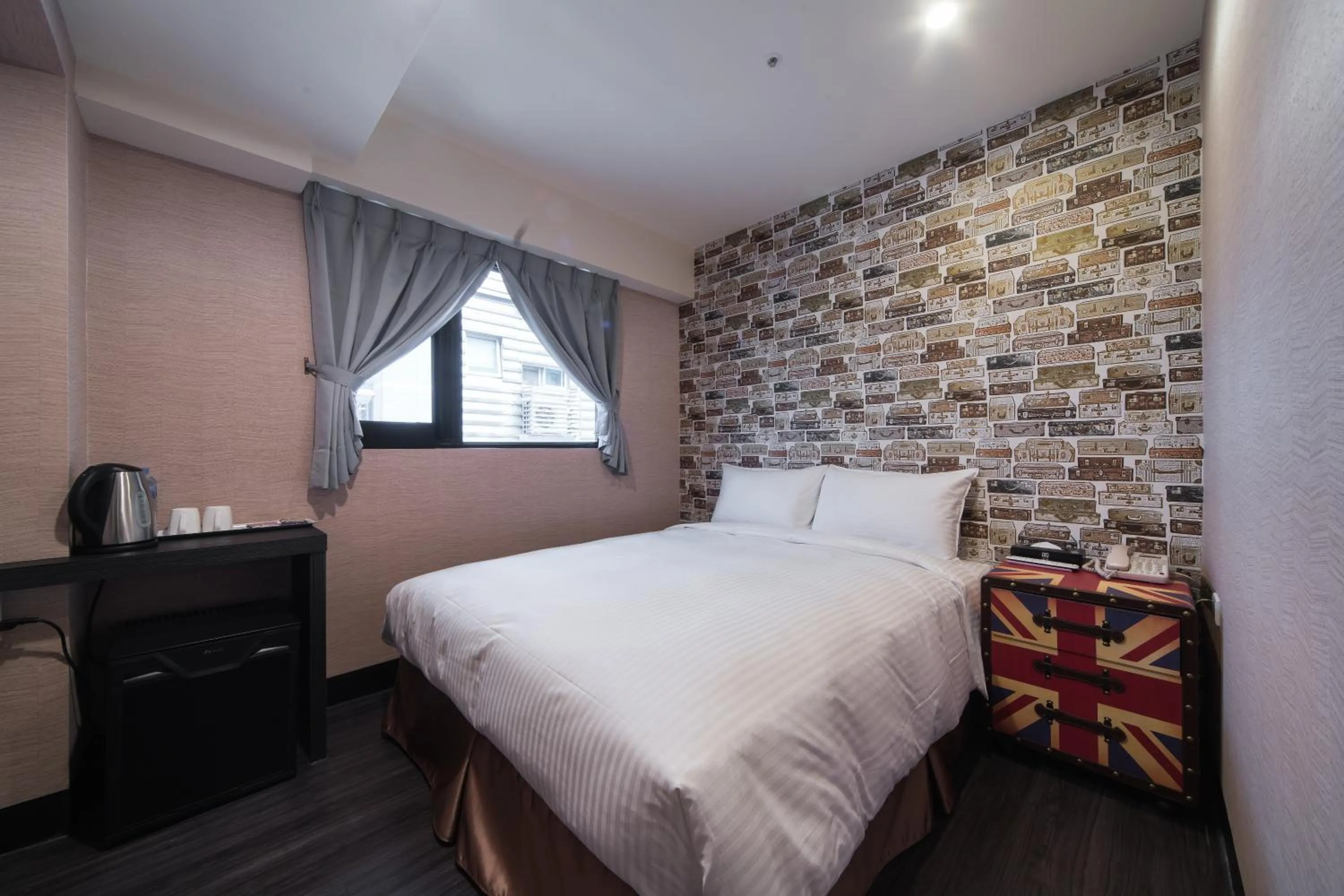 Bedroom, Bed in Hotel Fun - Linsen