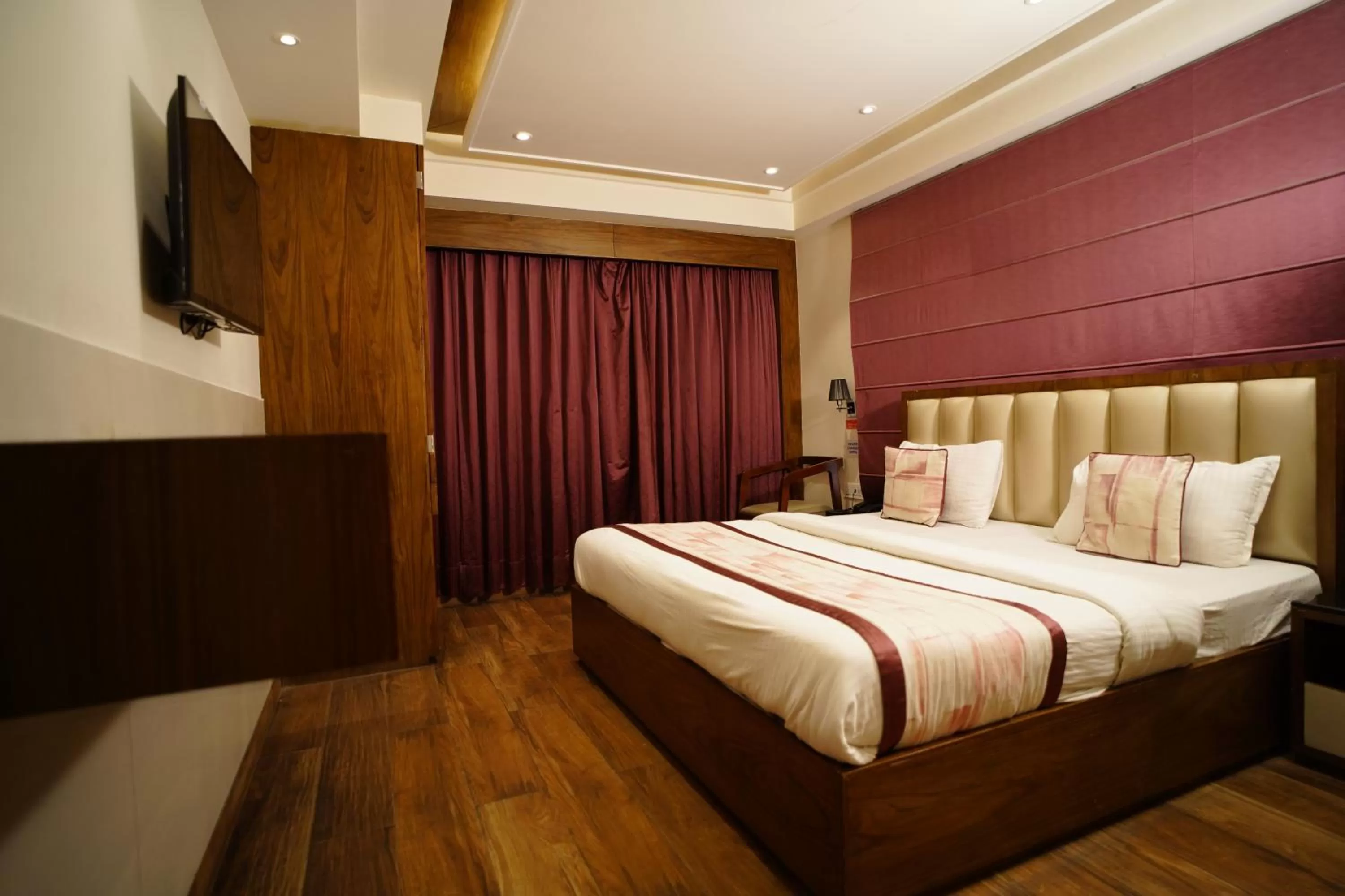 Bedroom, Bed in Mahaveer Shimla By Royal Collection Hotels