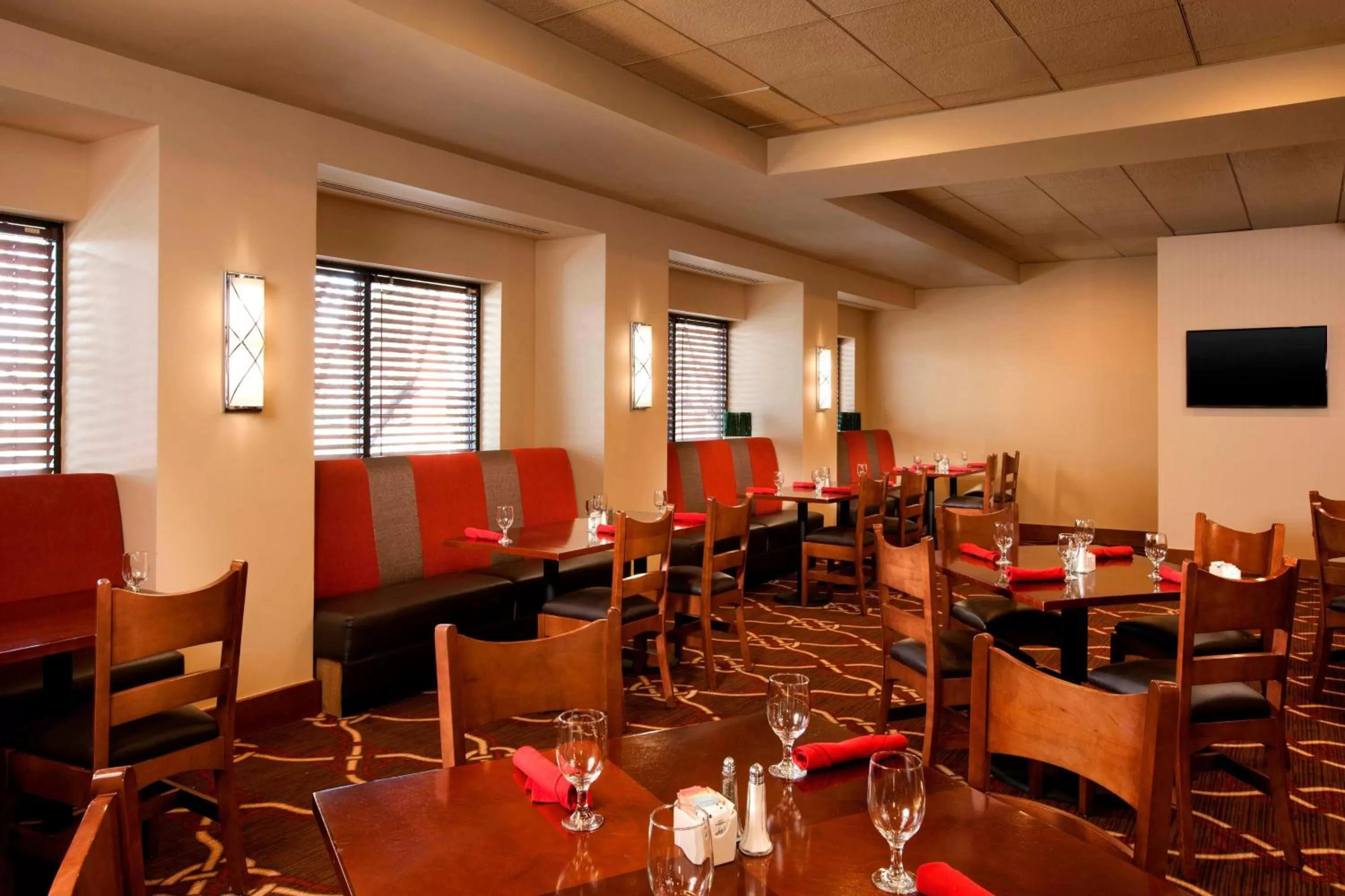 Restaurant/places to eat in Sheraton Hotel Denver Tech Center