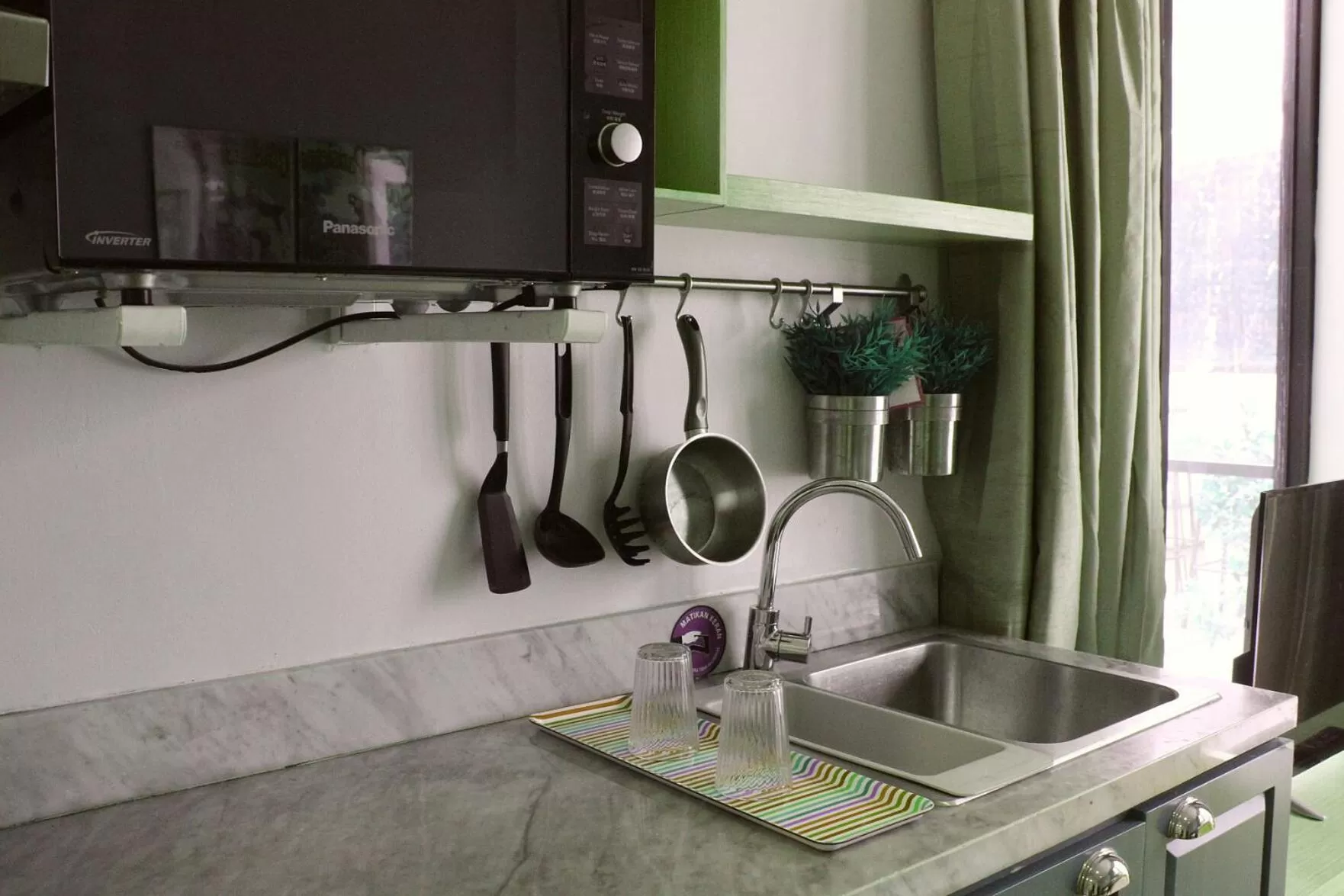 Kitchen or kitchenette in White Tree Residence