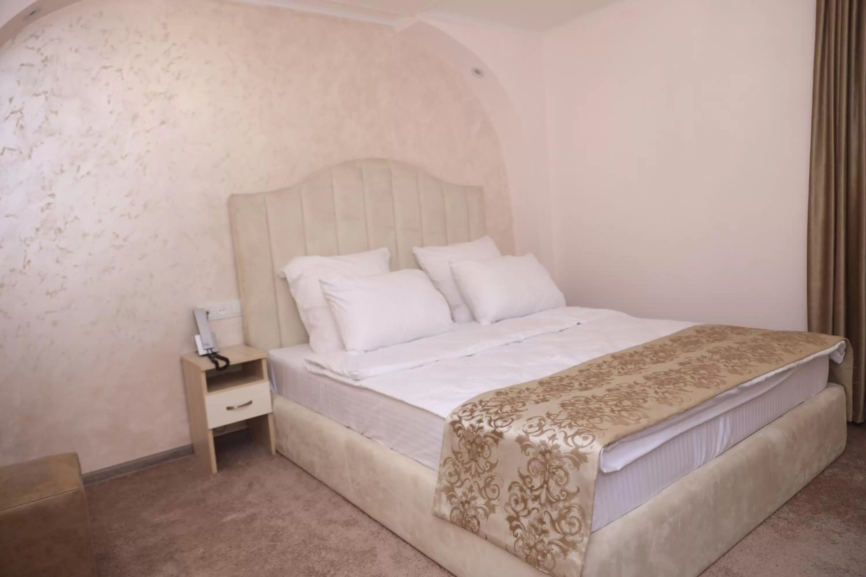 Bed in DeLin Hotel And Tours