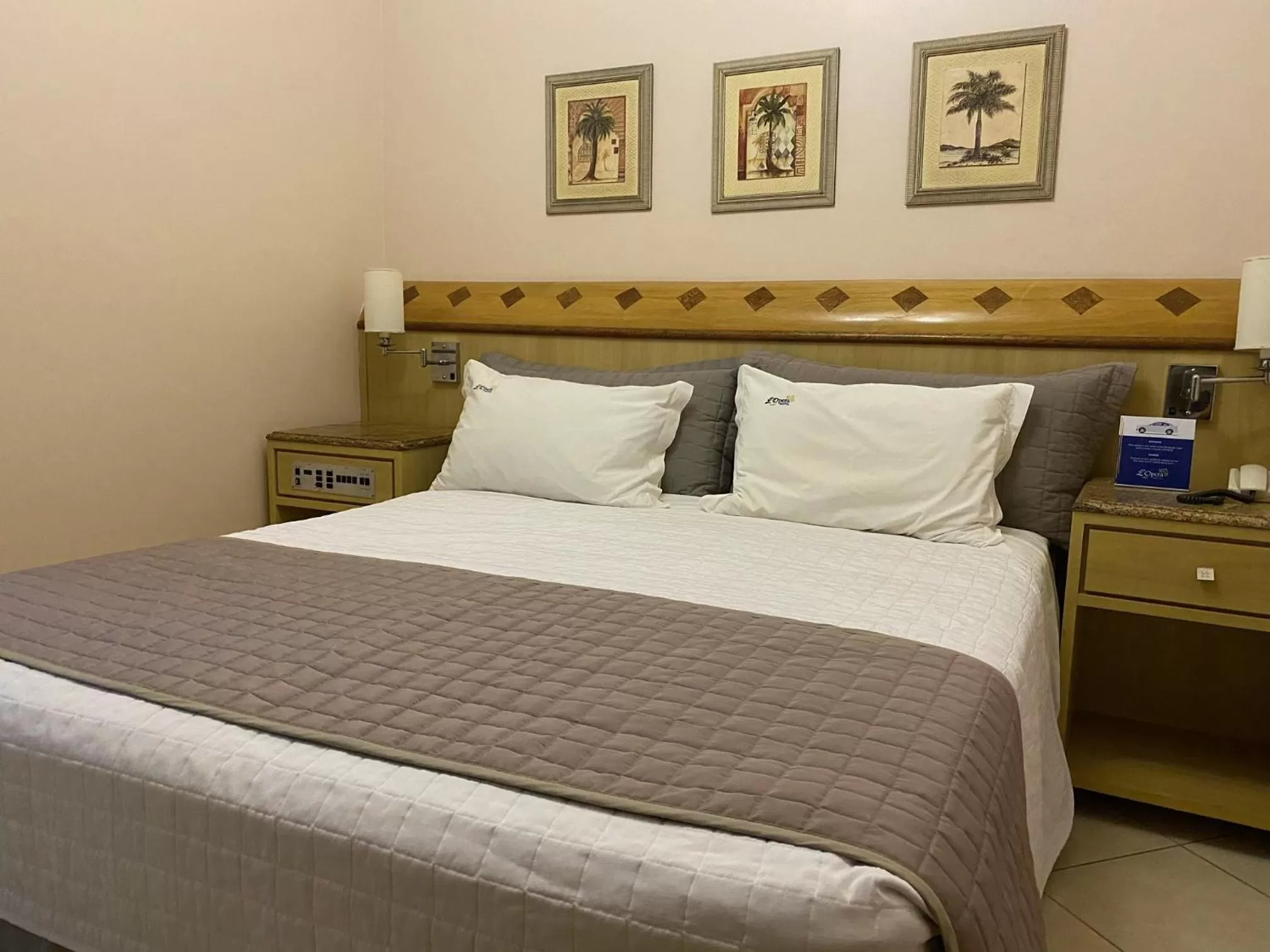 Bed in L'Opera Hotel