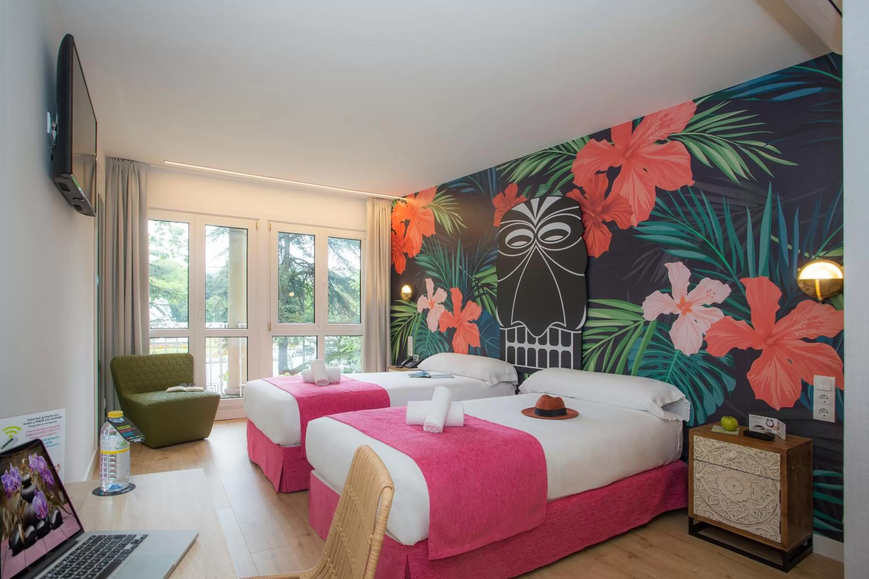 Photo of the whole room, Bed in Casual de las Olas San Sebastián