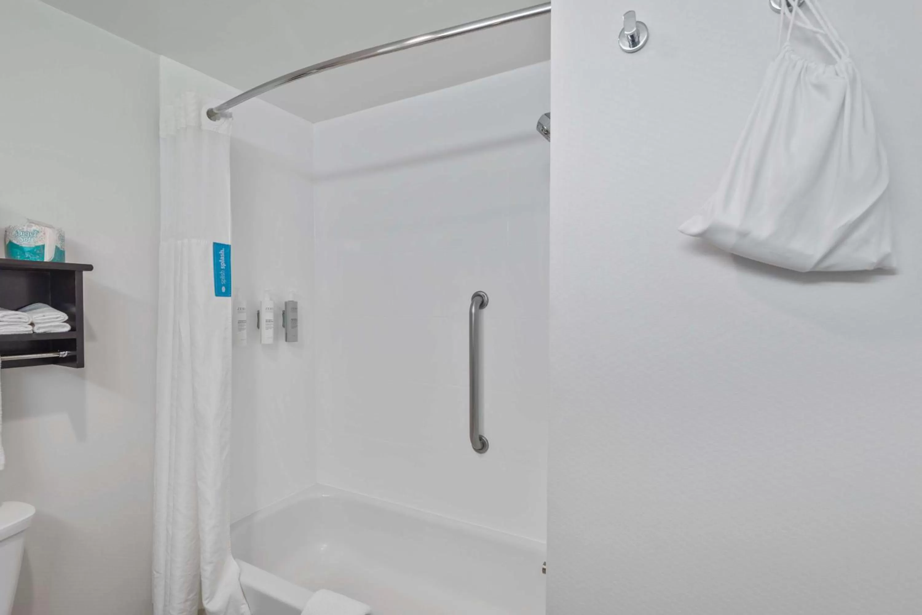 Bathroom in Hampton Inn Atlanta-Woodstock