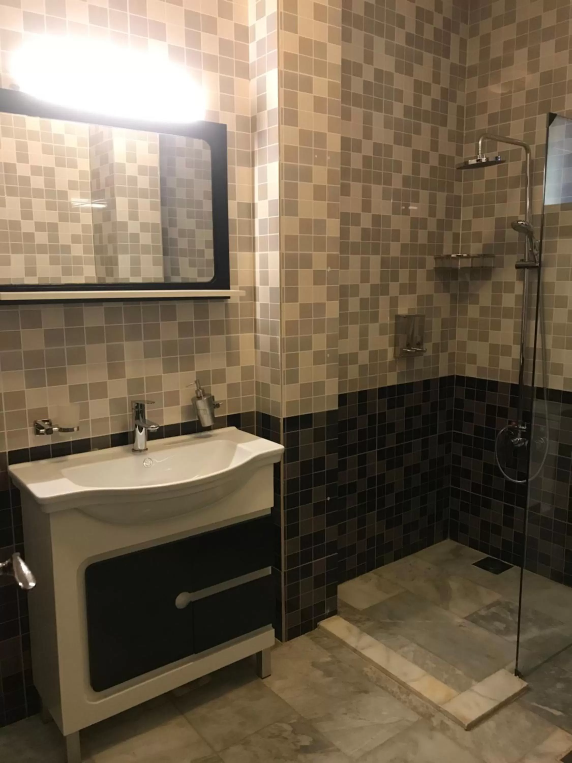 Shower in Sunset Inn